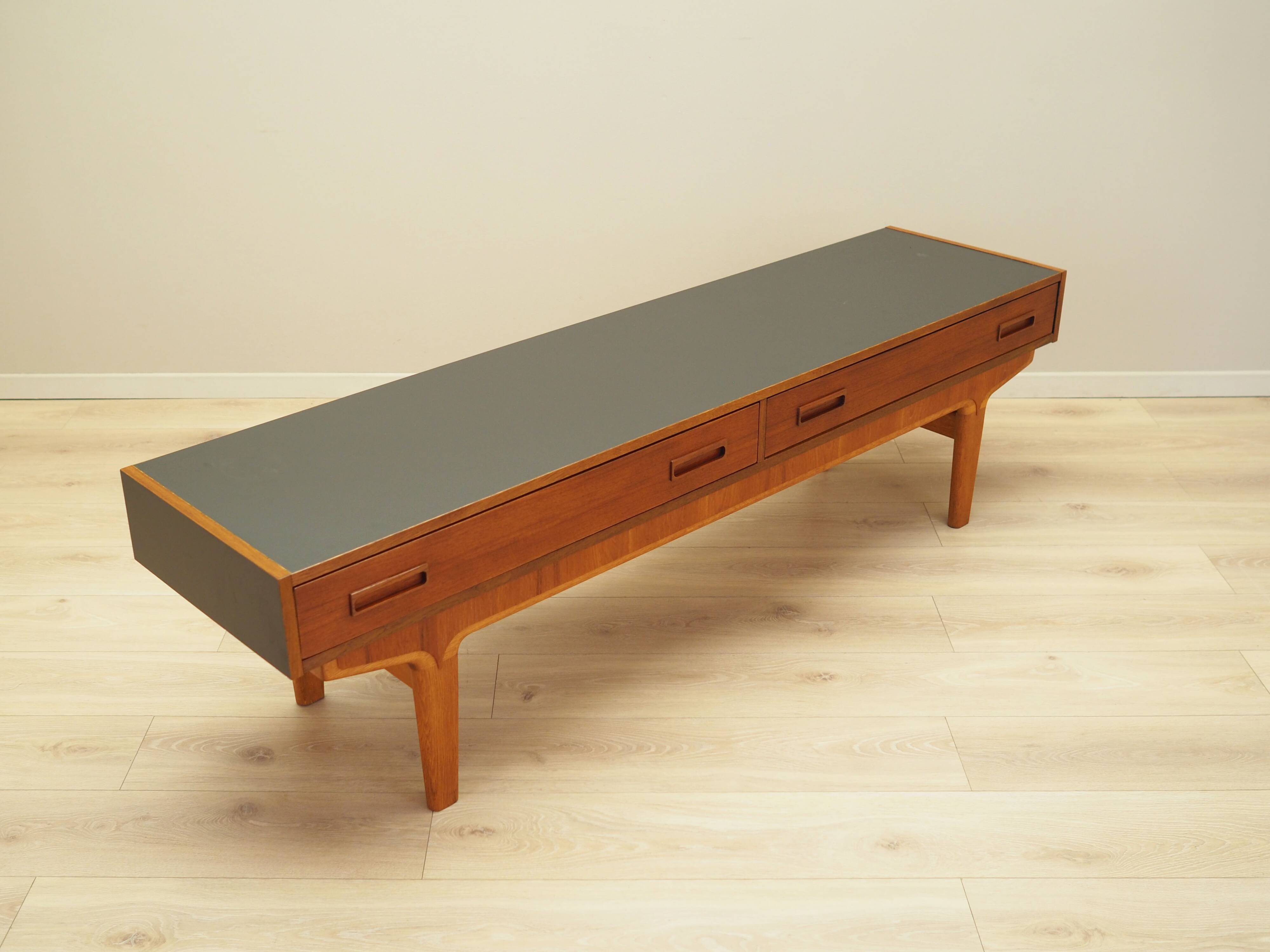 Lowboard en teck, design danois, années 1960, production : Danemark