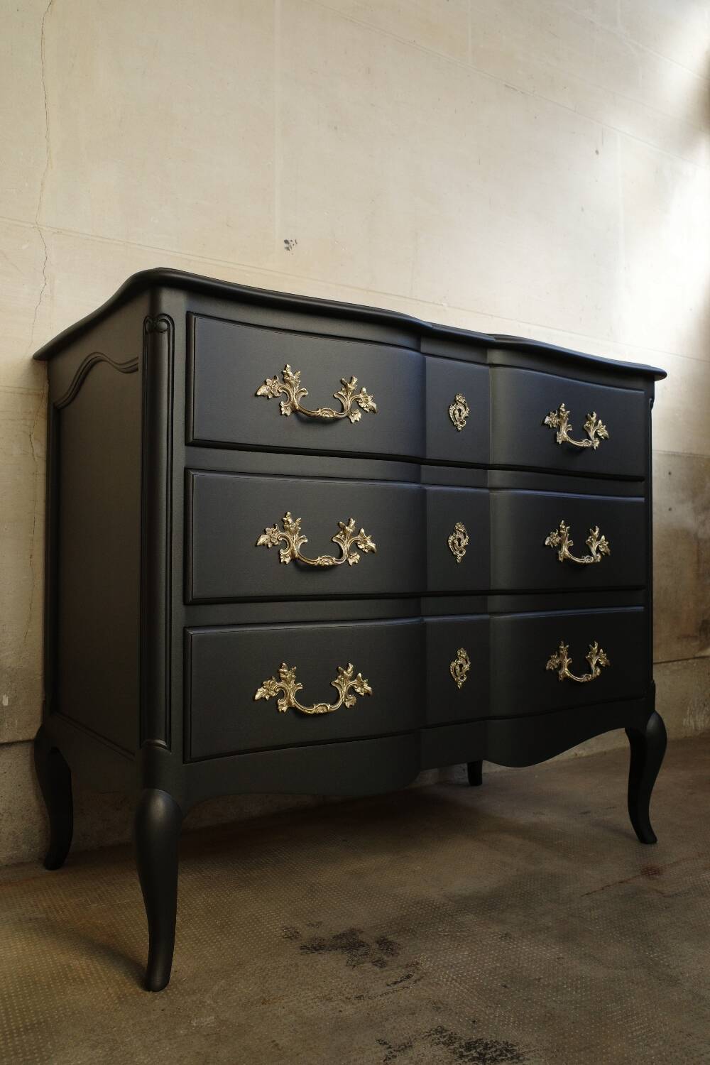 Black vintage chest of drawers
