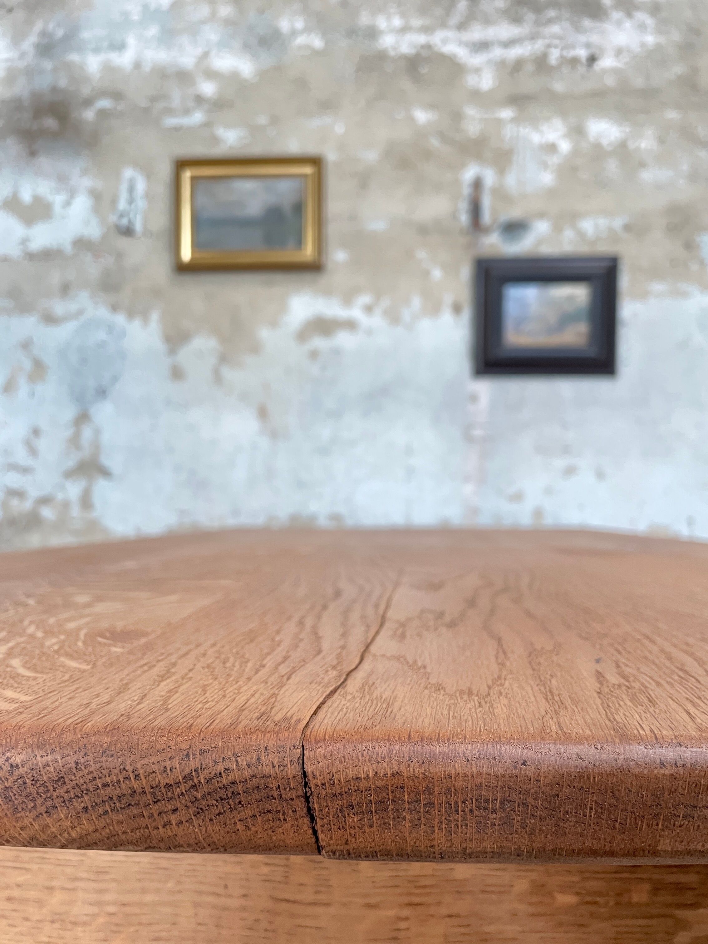 Table with turned legs in solid wood