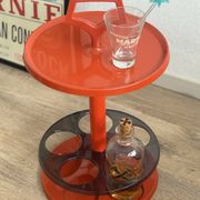 Table appointment / vintage orange bar