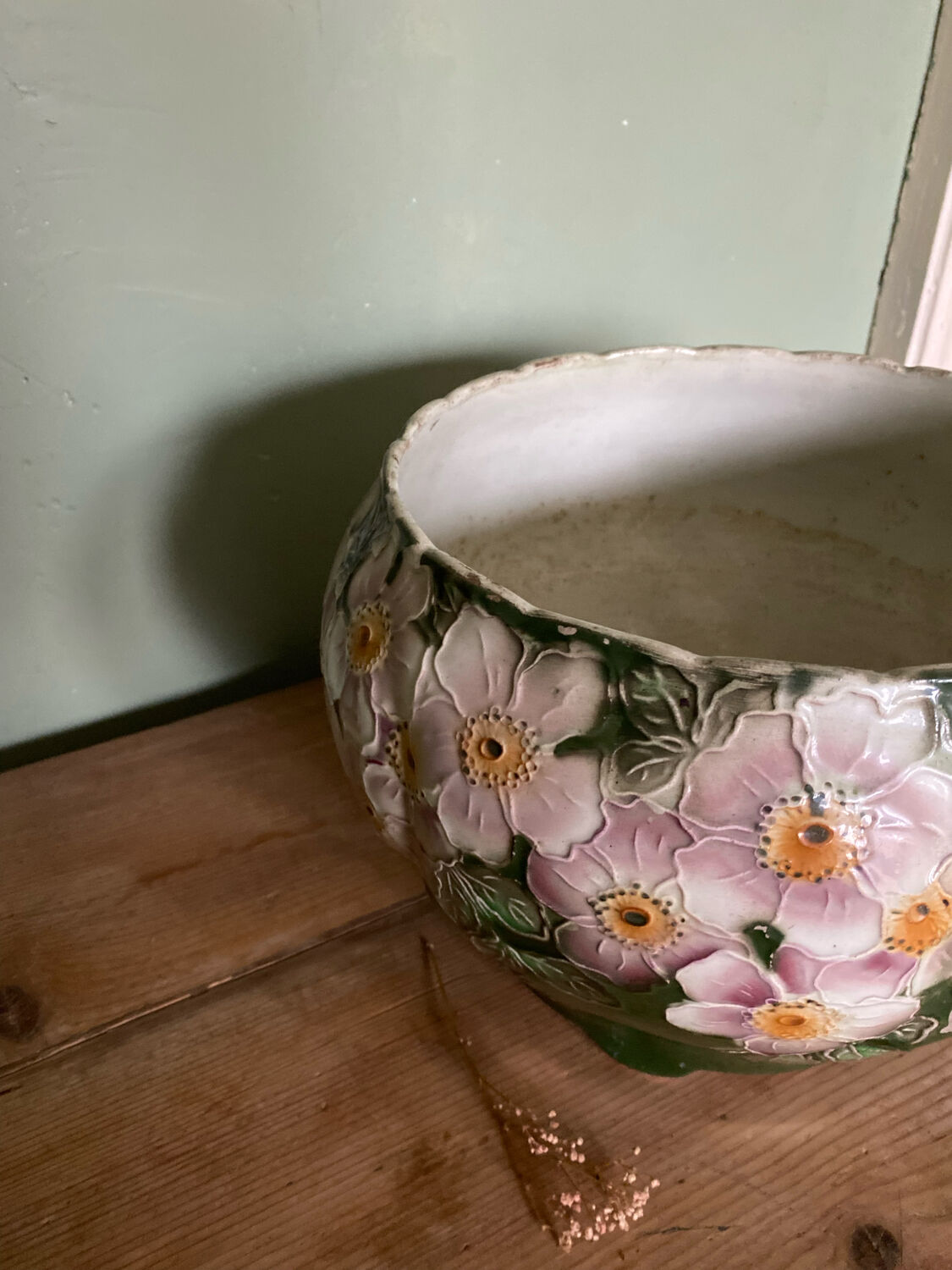 Cache pot en barbotine fleurie