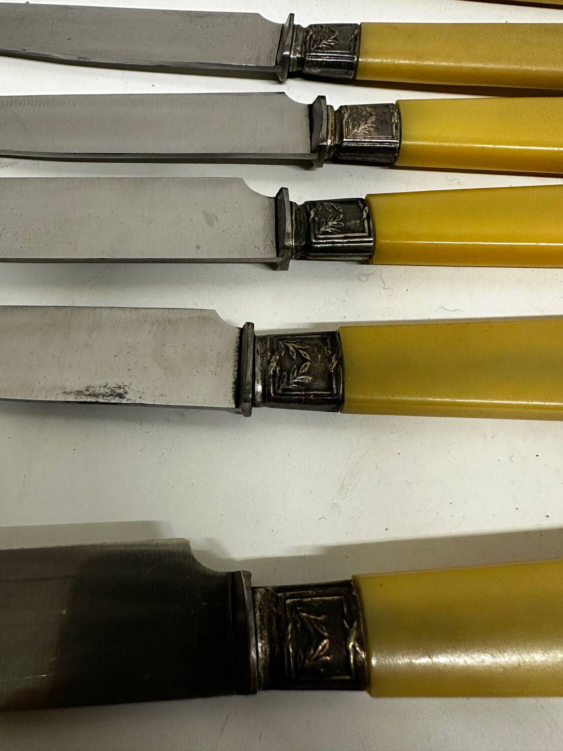12 Antique Knives with Bakelite Handles and Stainless Steel Blades - 24 cm - Paris