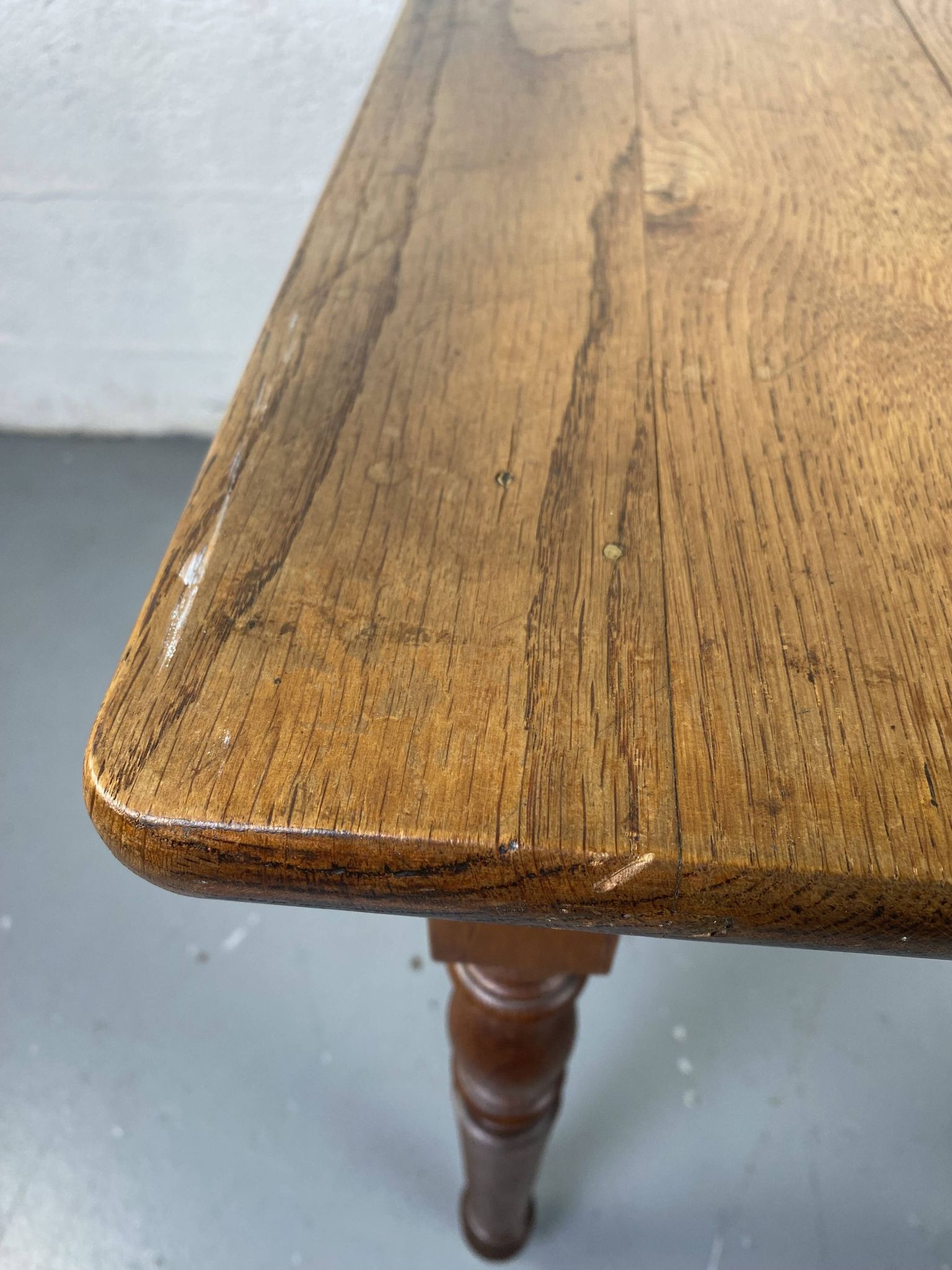 Table en bois avec tiroir