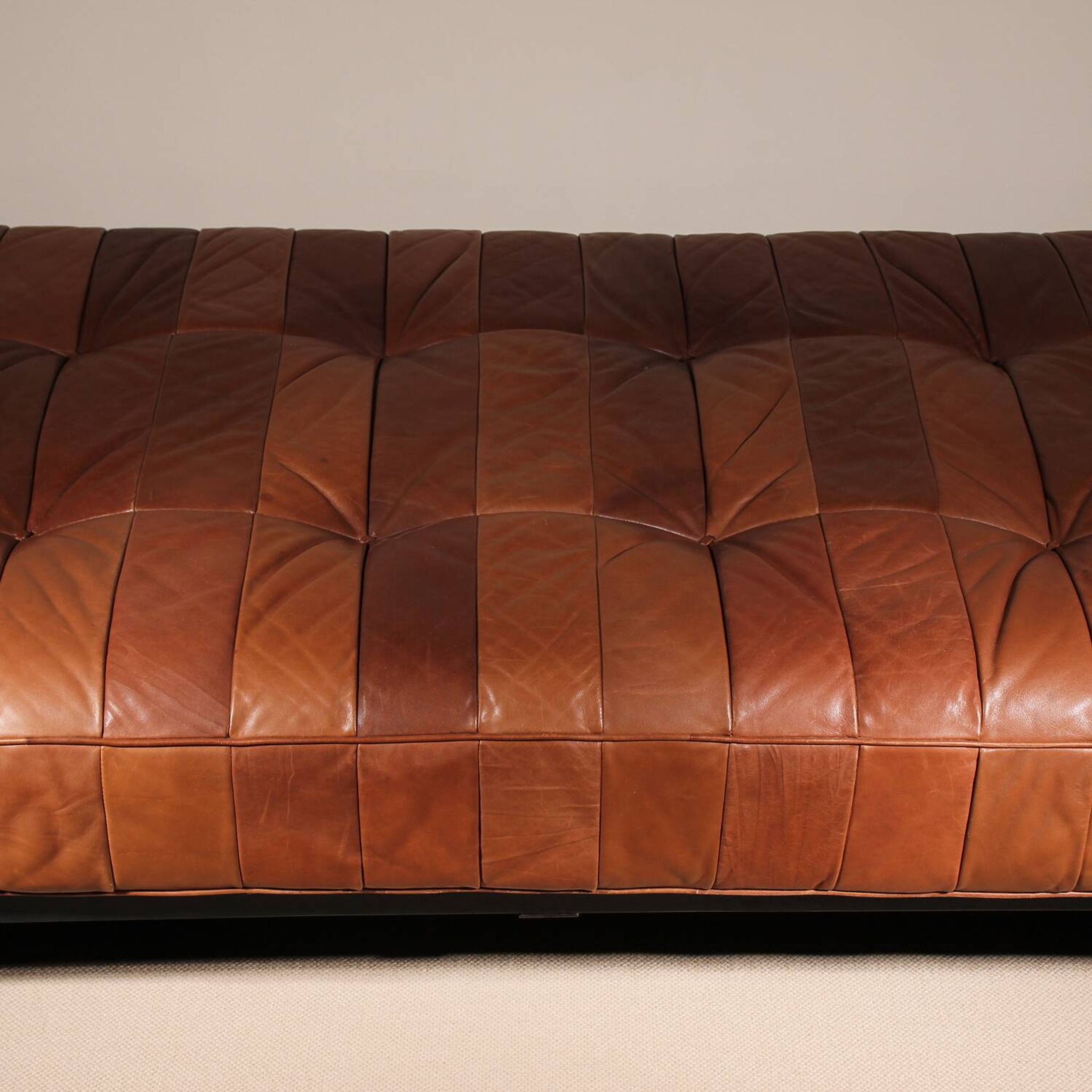 Lit de jour 'DS-80' en cuir patchwork cognac par De Sede, Suisse