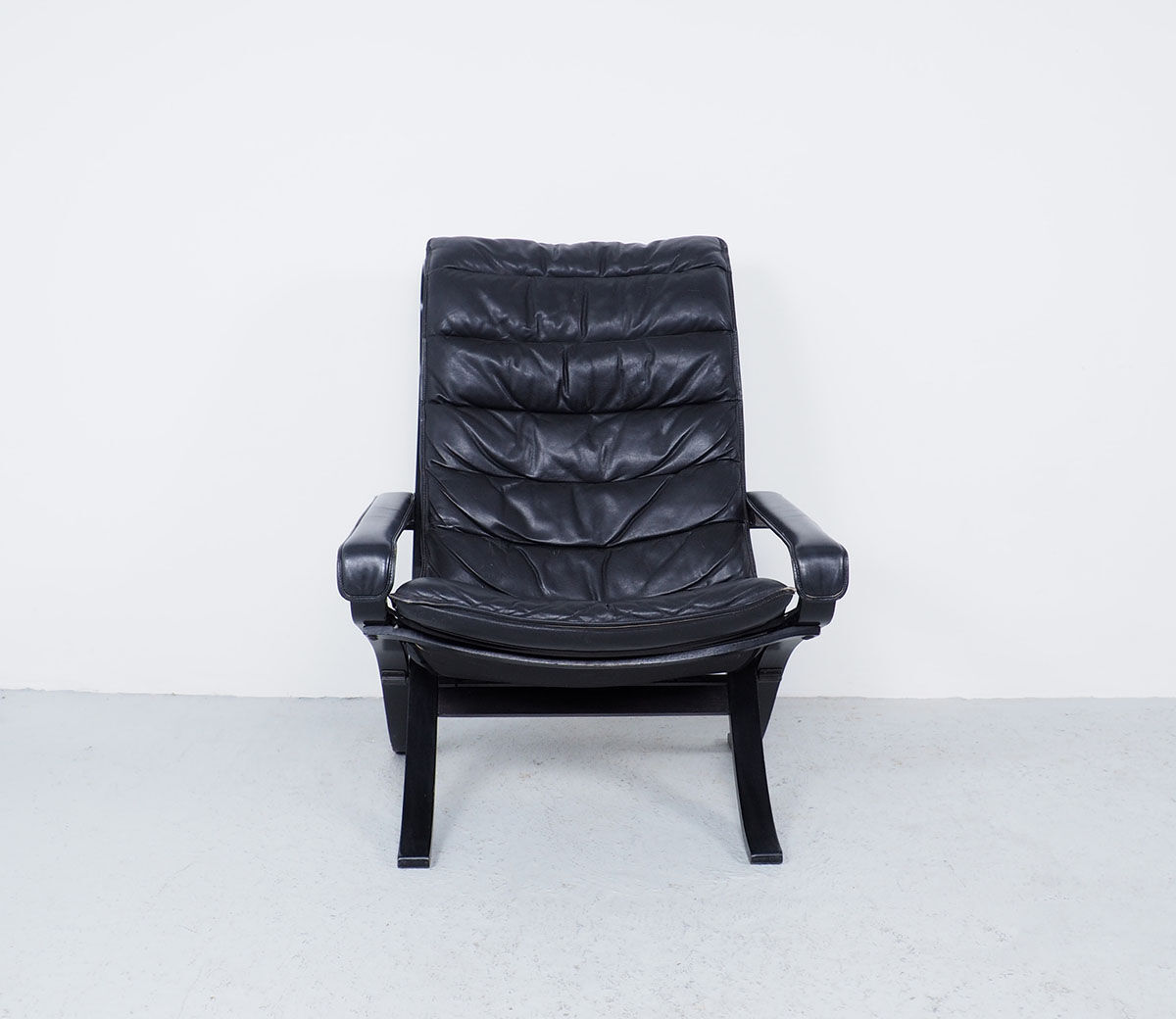 Westnofa black leather Flex armchair with ottoman