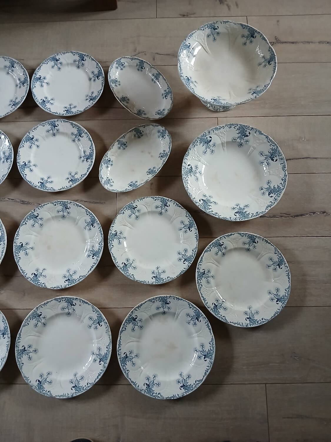 Longwy iron earth dinnerware set