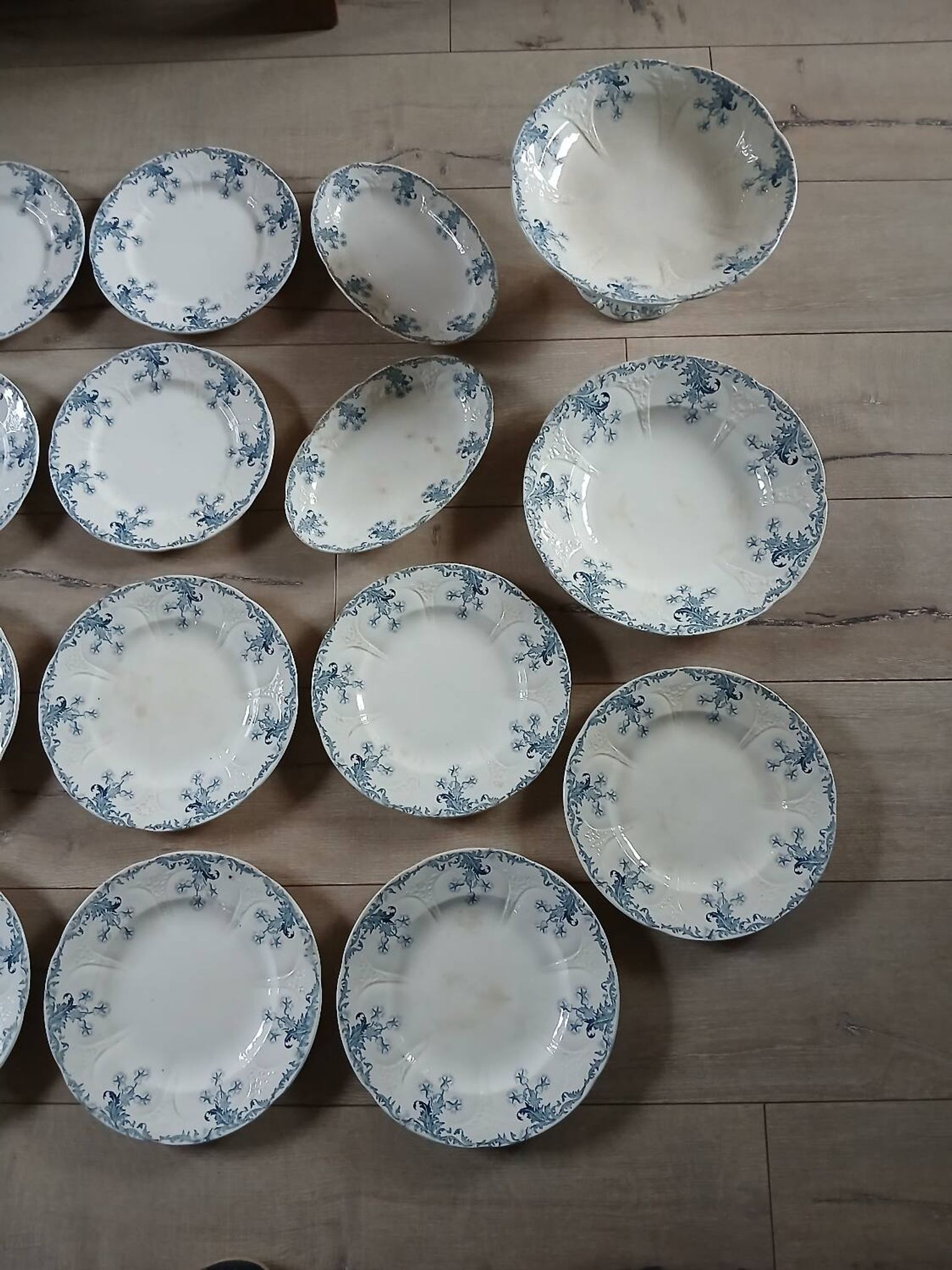 Longwy iron earth dinnerware set