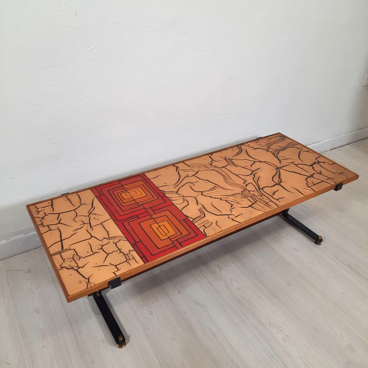 Coffee table 60s top enamelled color red and gold, metal and brass base.
