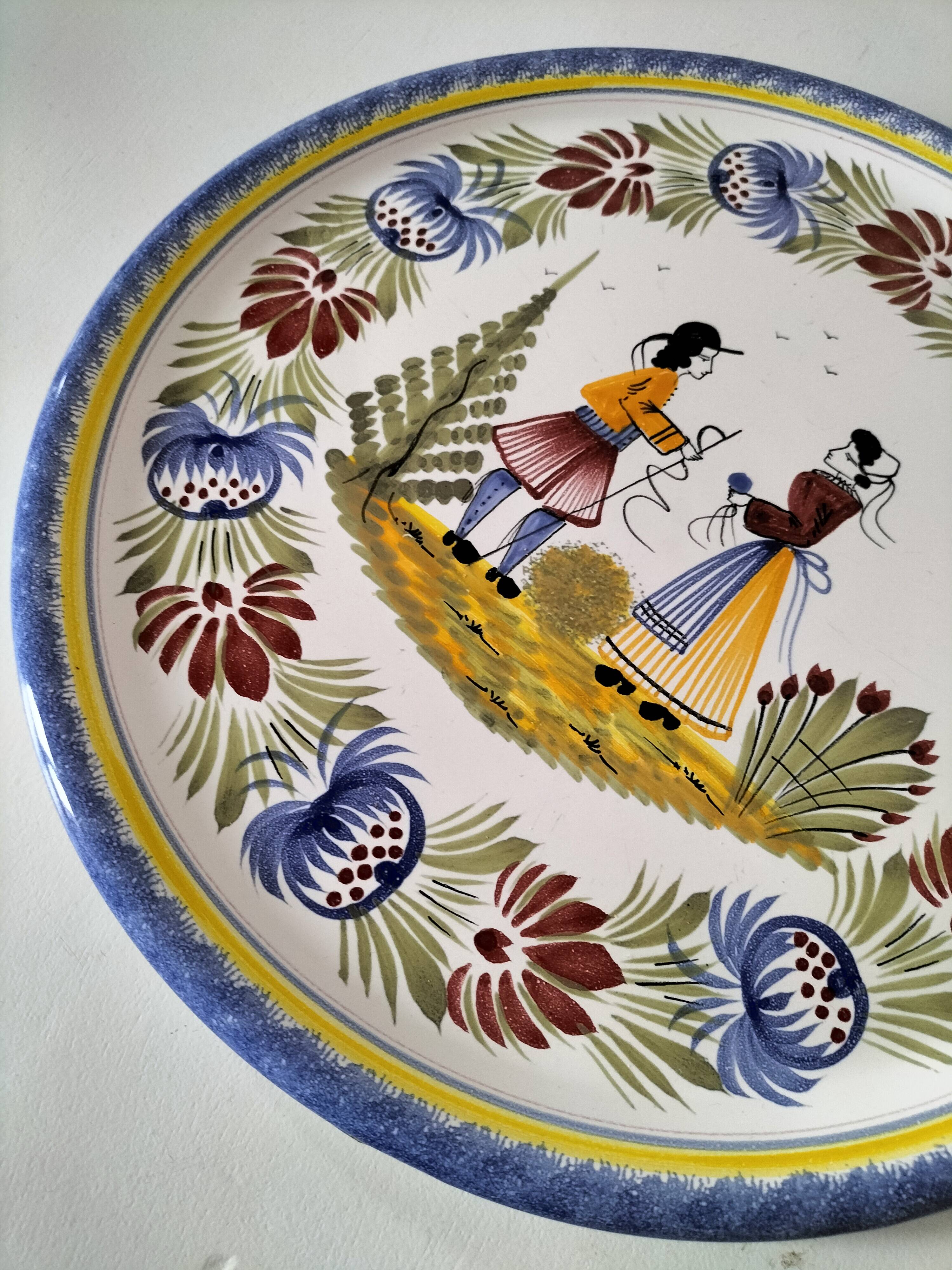 Large plate HB Henriot Quimper decor Tradition 32 cm
