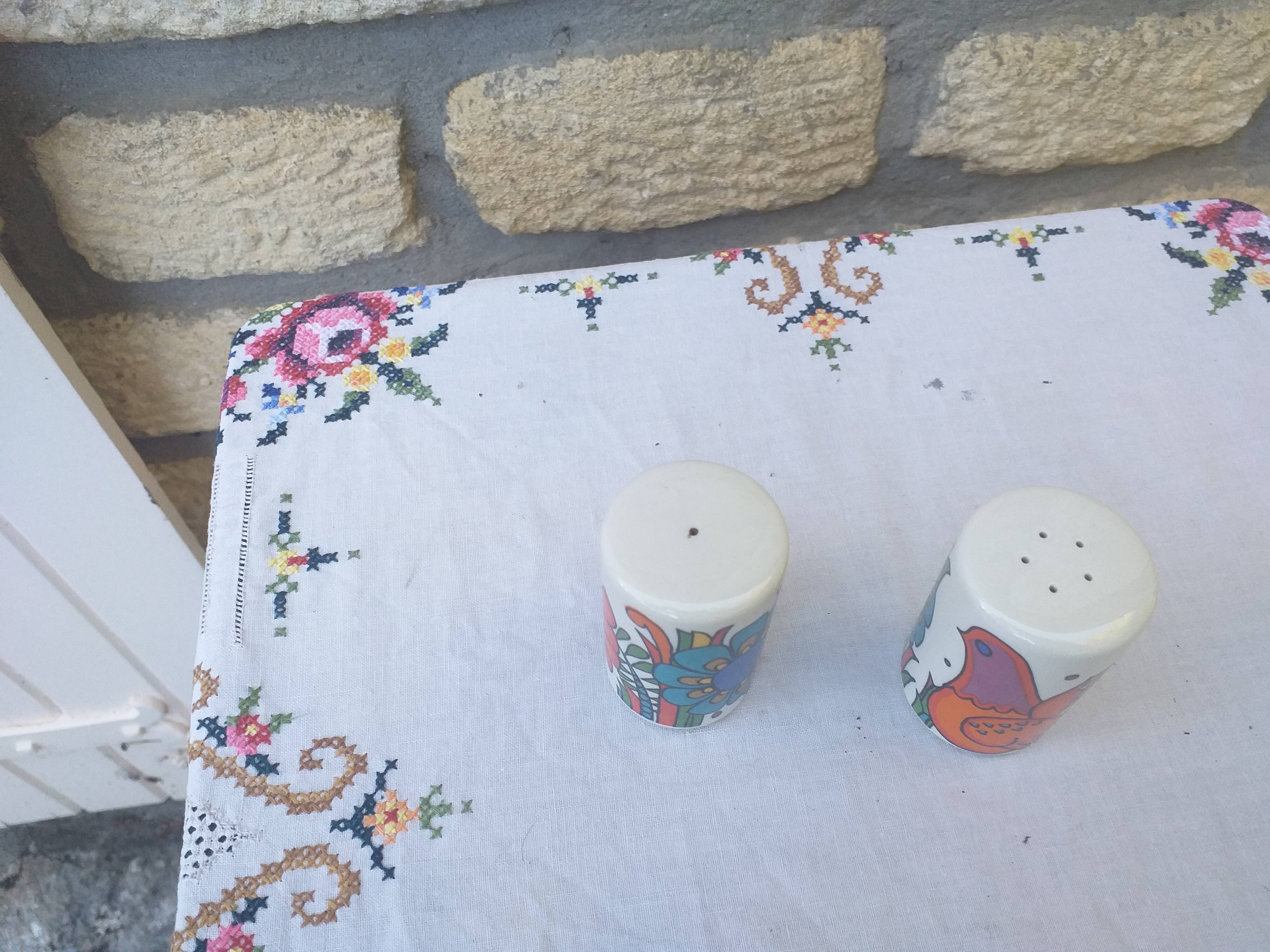 Acapulco salt and pepper set