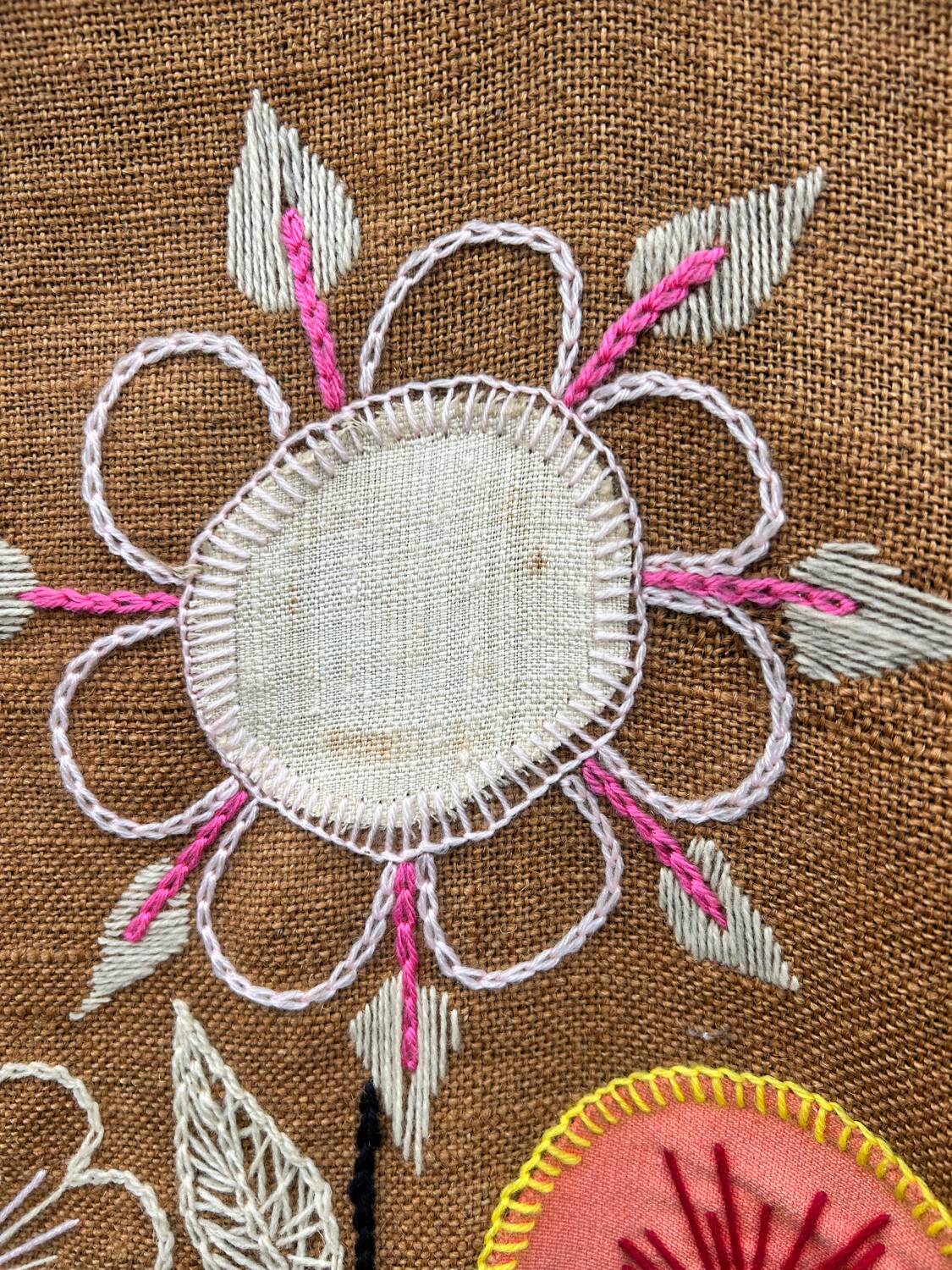 Tenture brodée oiseaux/ fleurs années 60/70