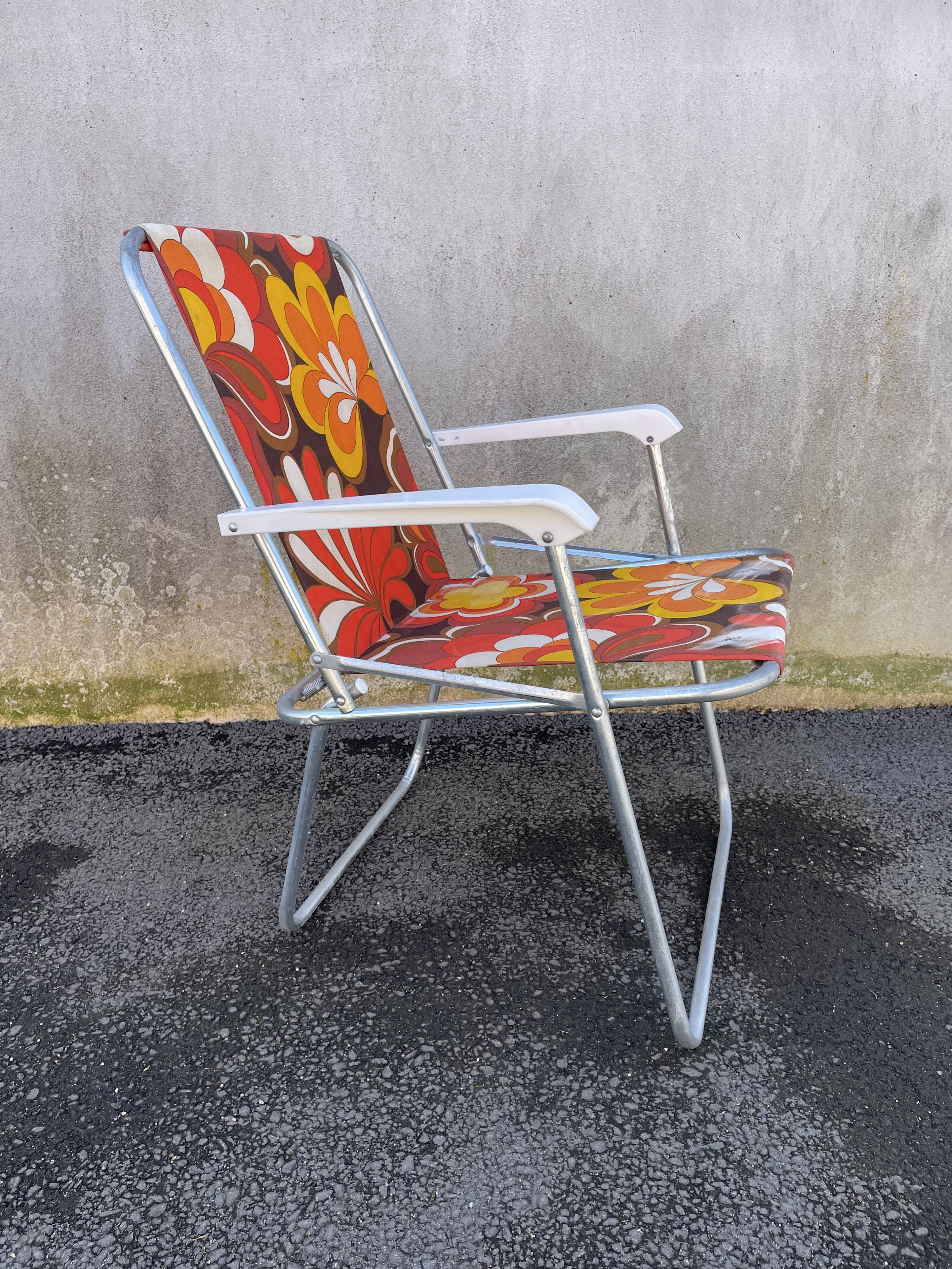 Foldable camping chair