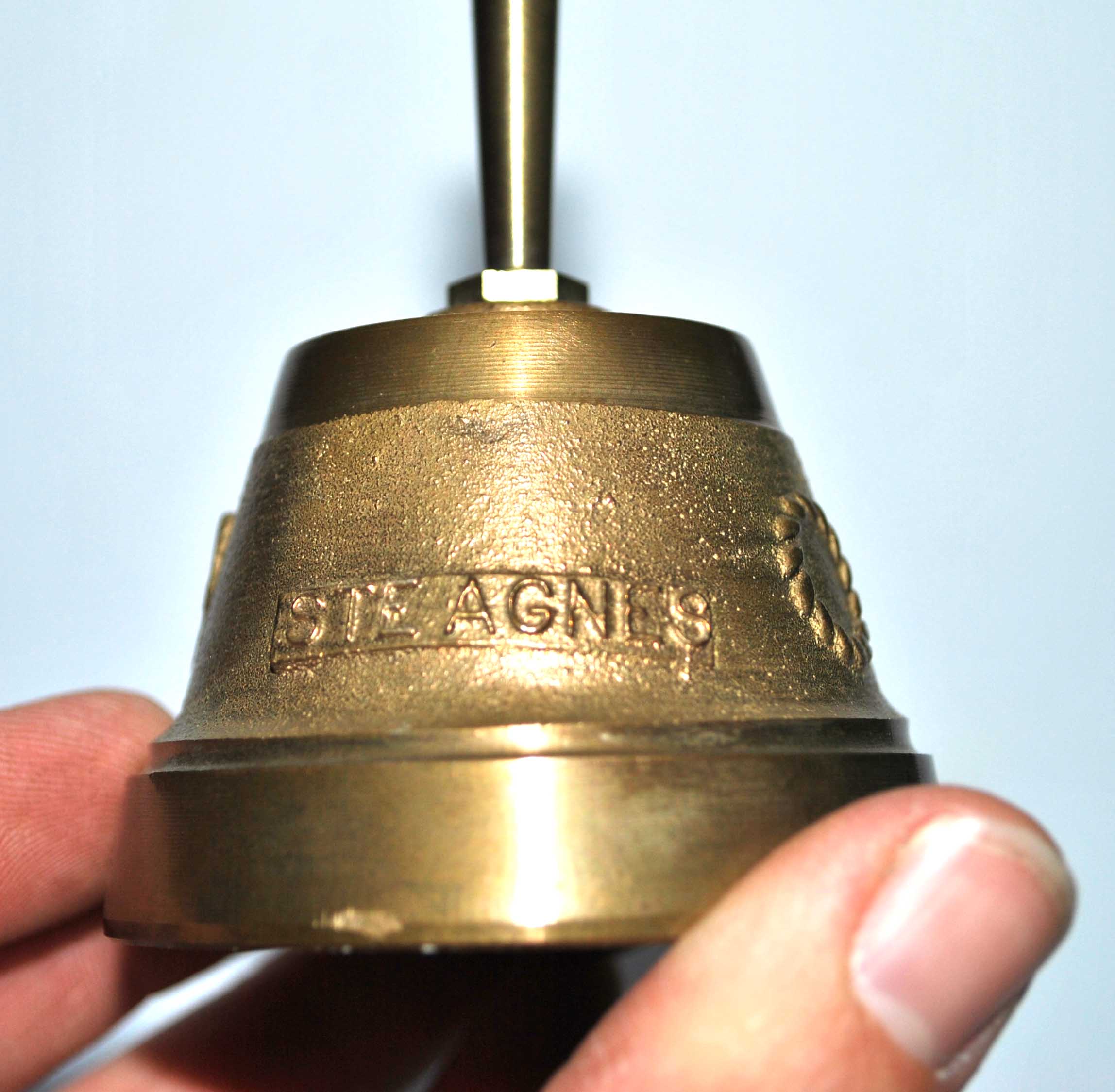 Sainte Agnès table bell in gilded bronze - Vintage bell service