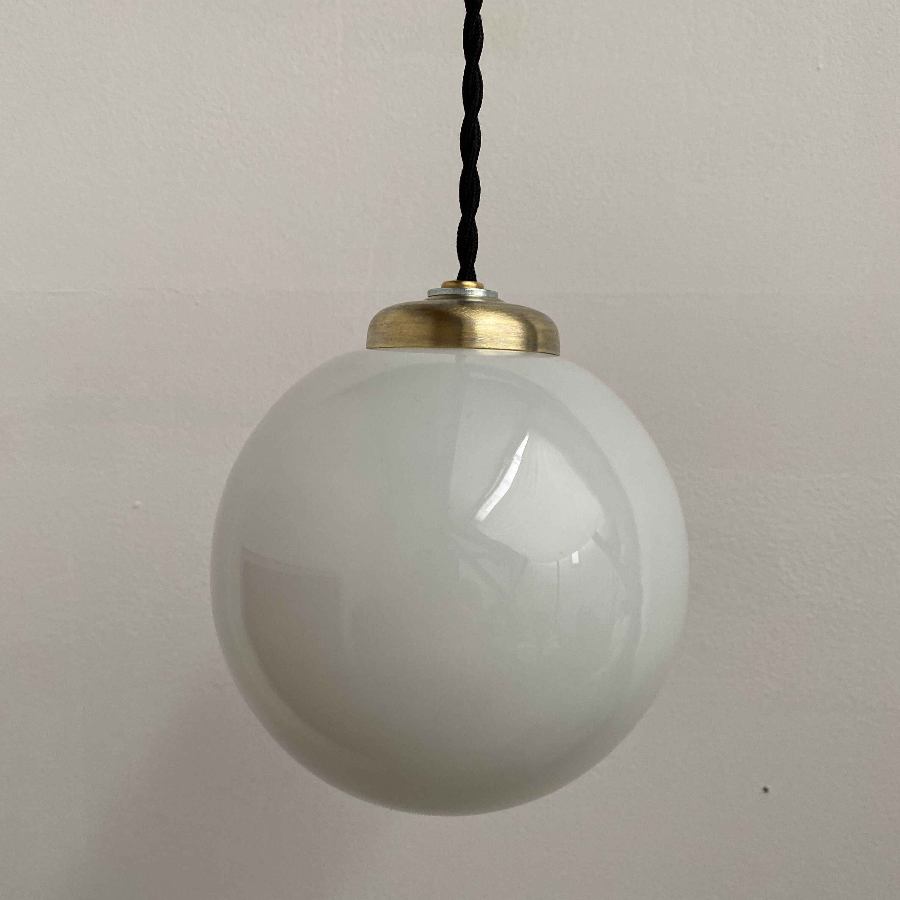 Lot 3 opaline hanging lamps