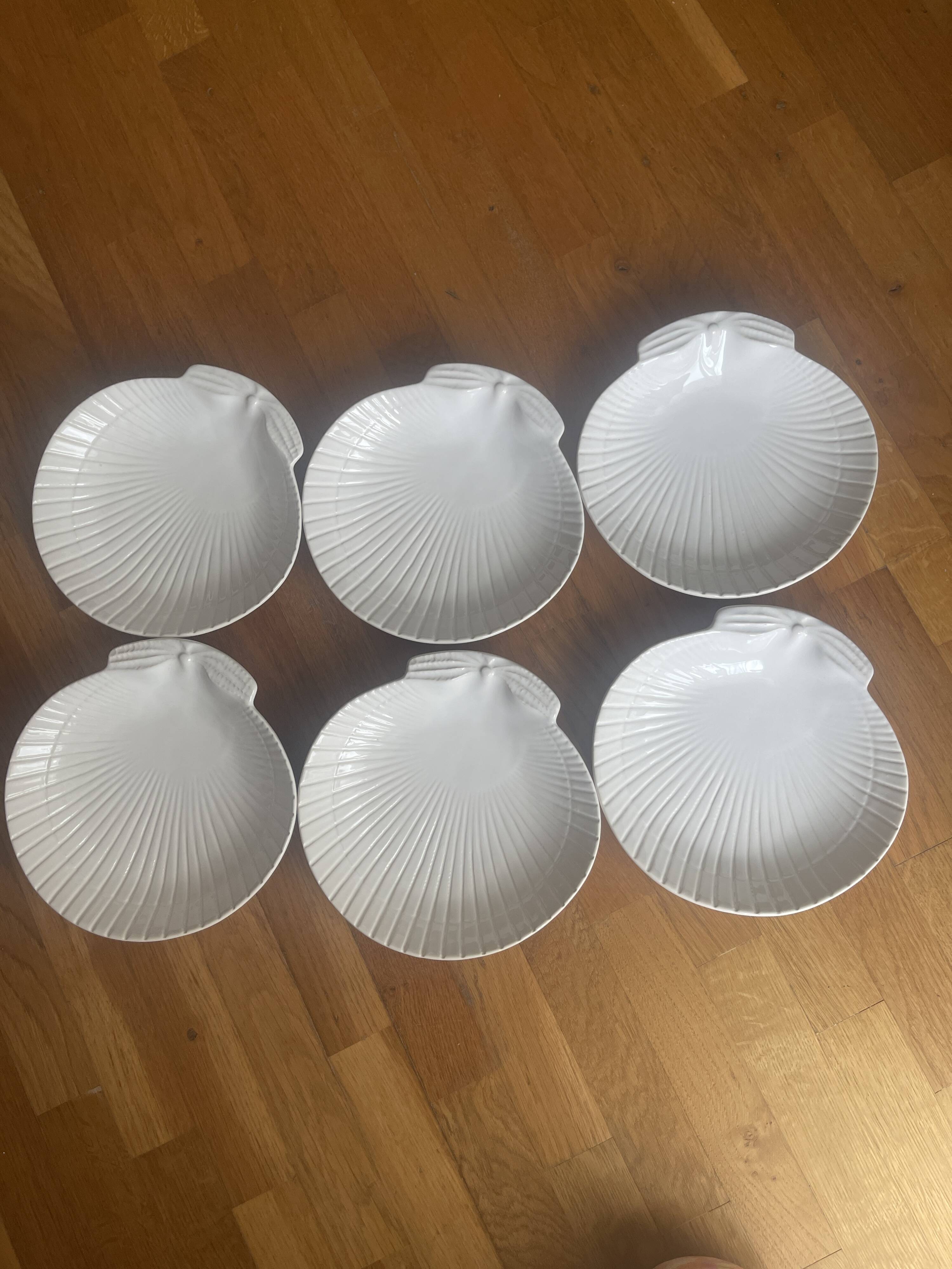 Elegant set of 6 dessert or starter plates in glazed earthenware.