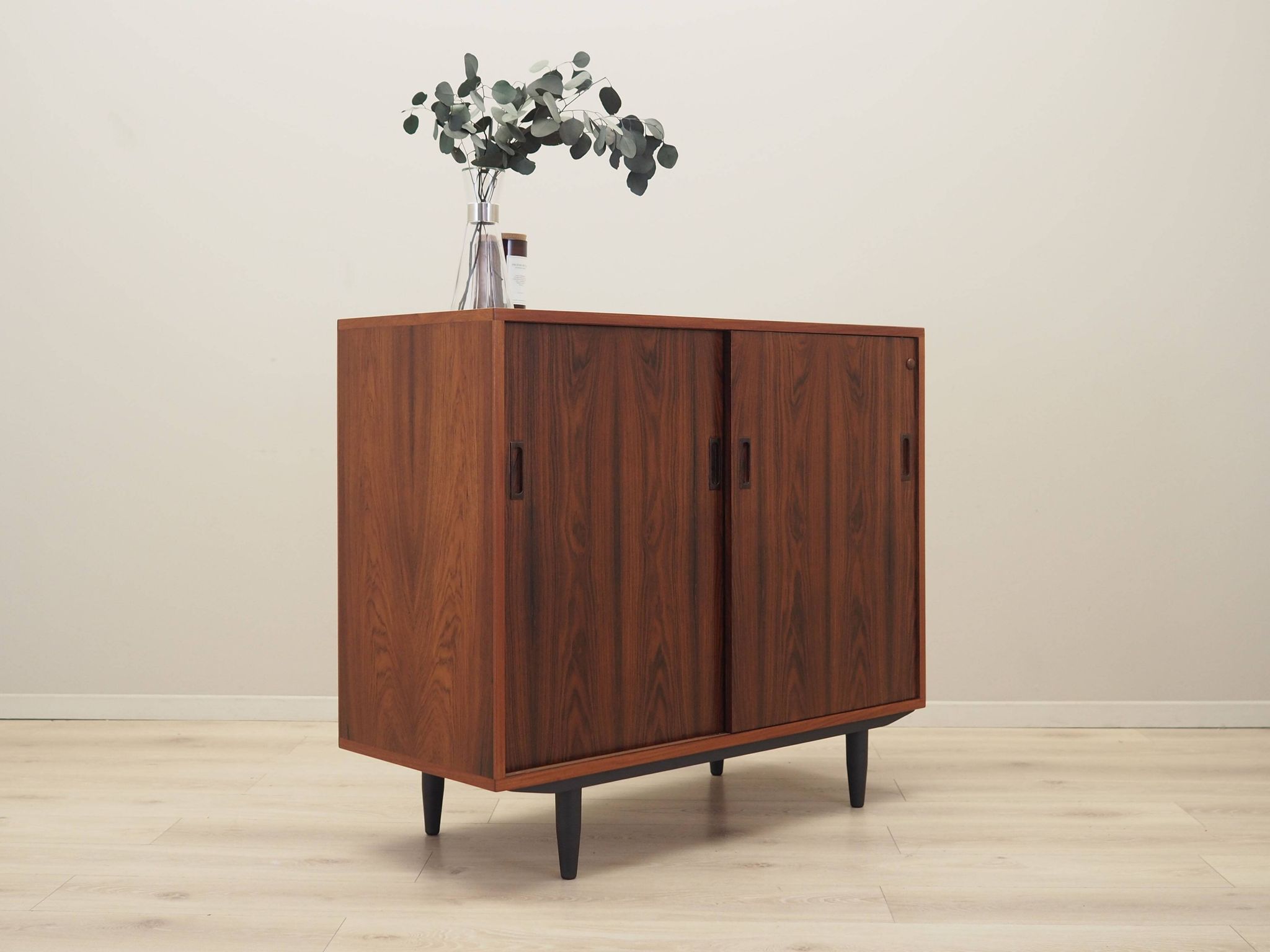 Armoire en palissandre, design danois, années 1970, production : Danemark