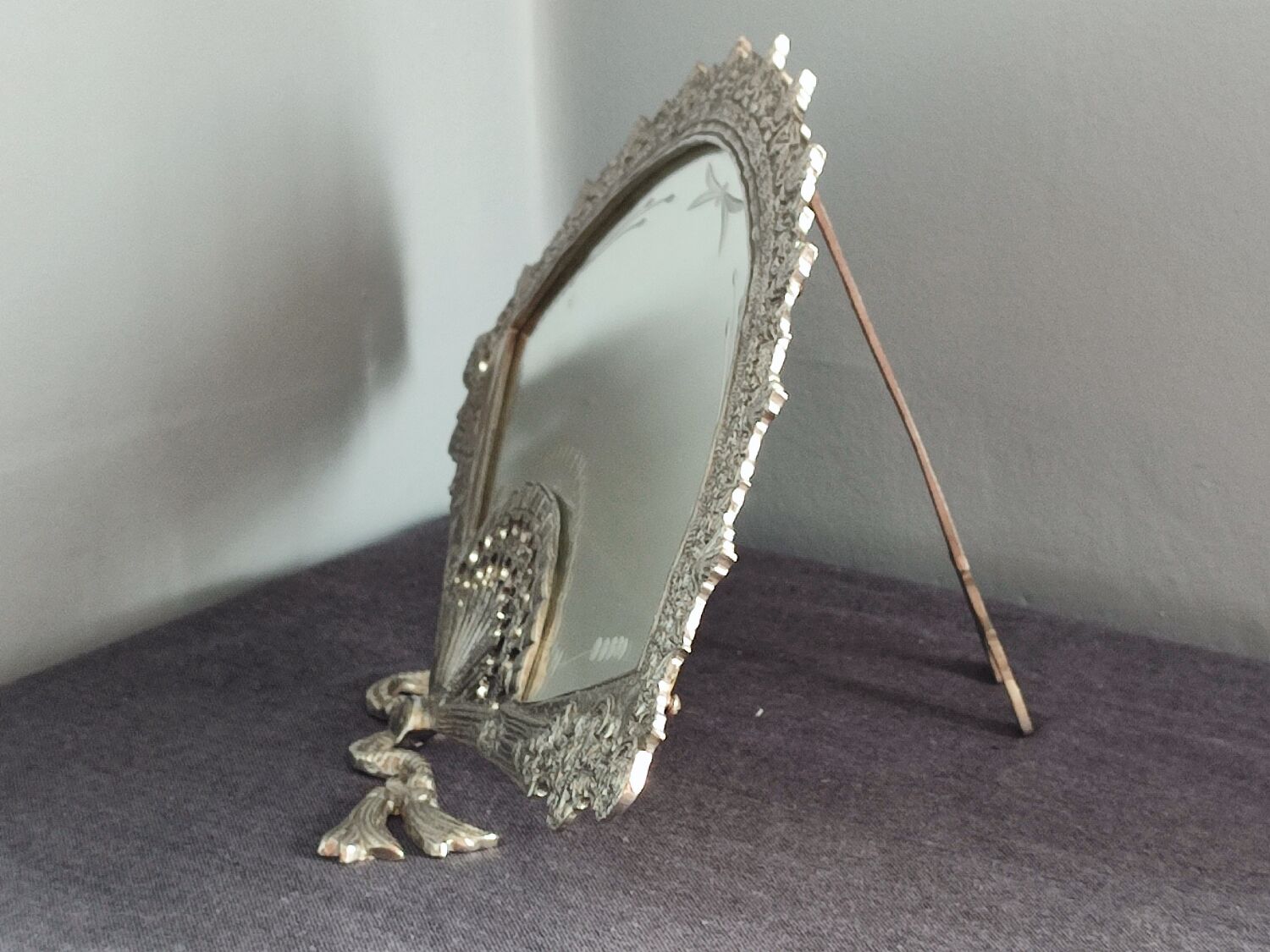 Table mirror vintage engraved glass fan