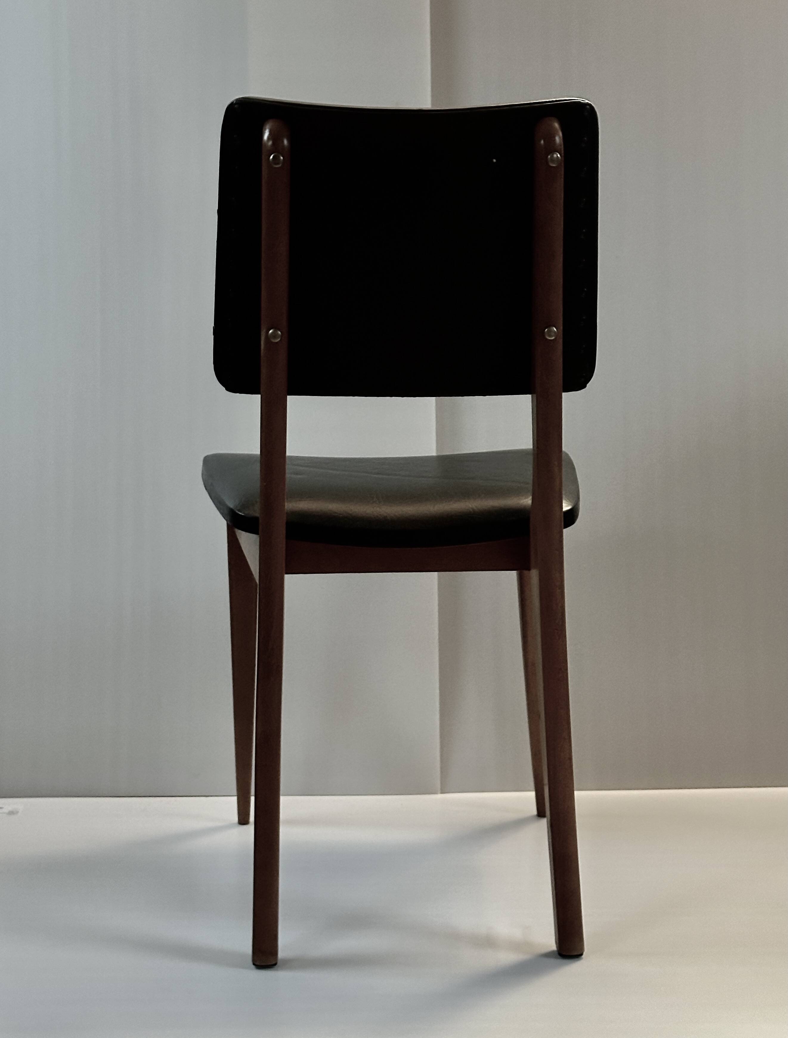 chaise bois et skai noir années 60
