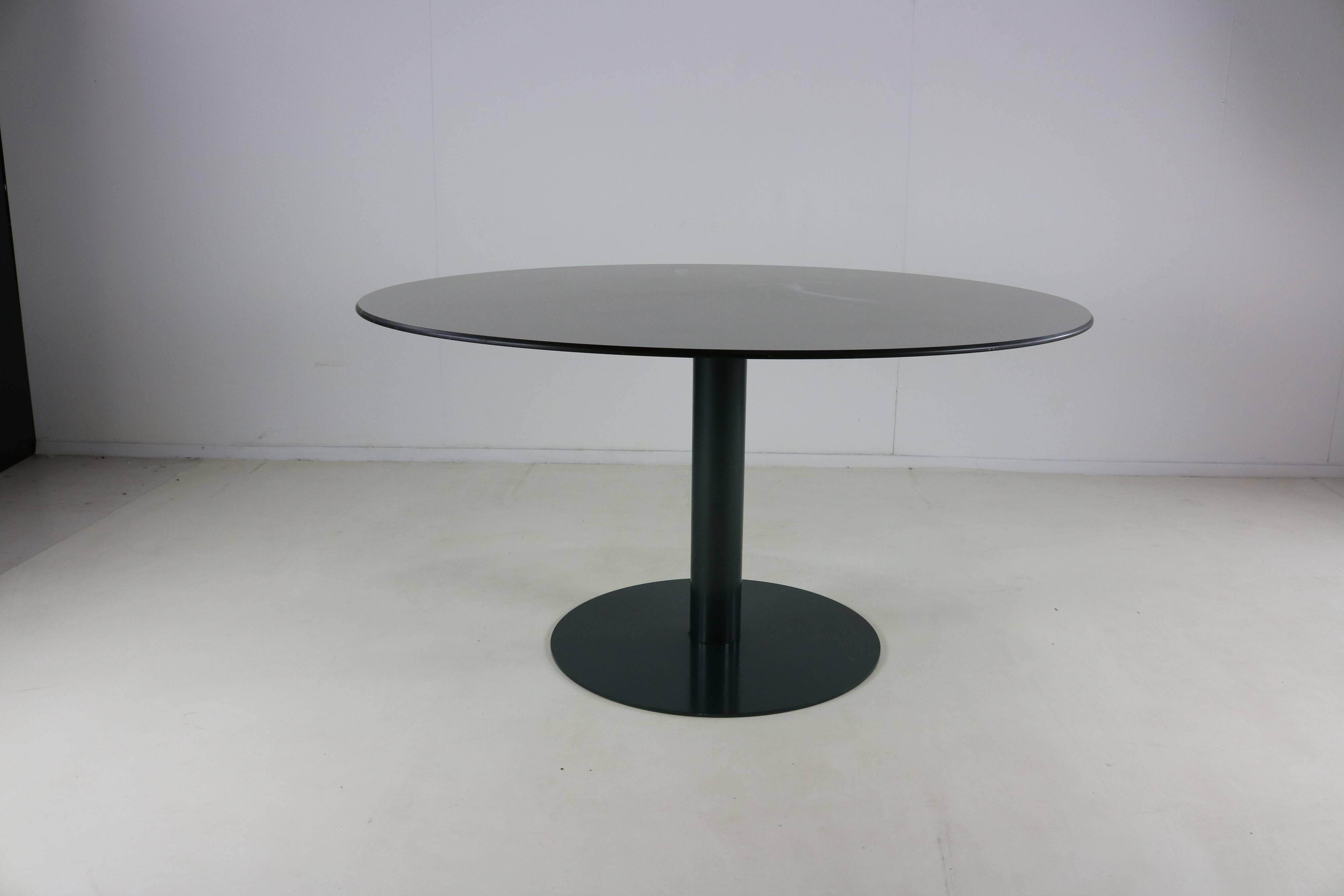 Eighties design Dutch design dining table with beautiful thin top