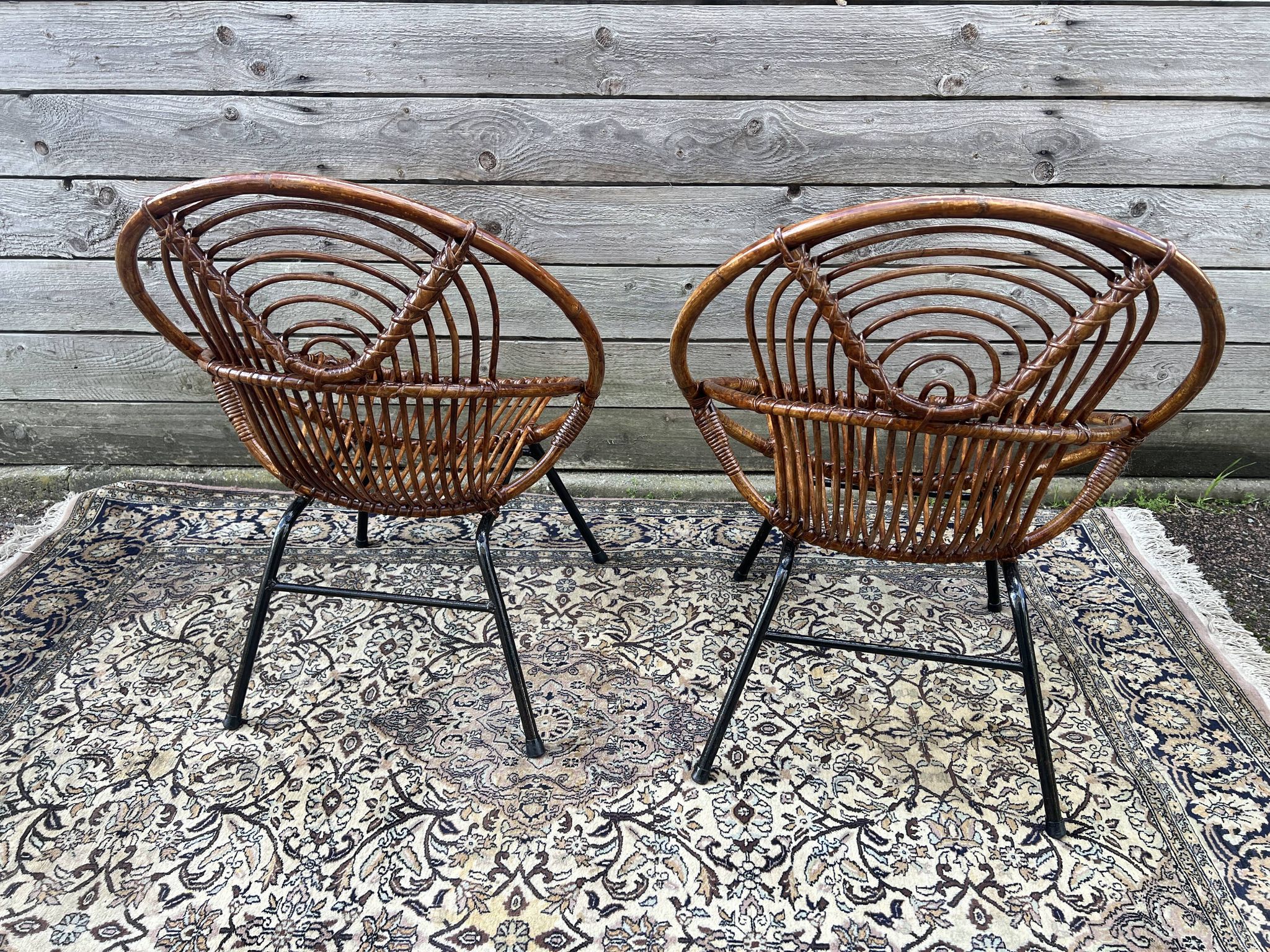 Paire de fauteuils en rotin, pieds métal CIRCA 1950