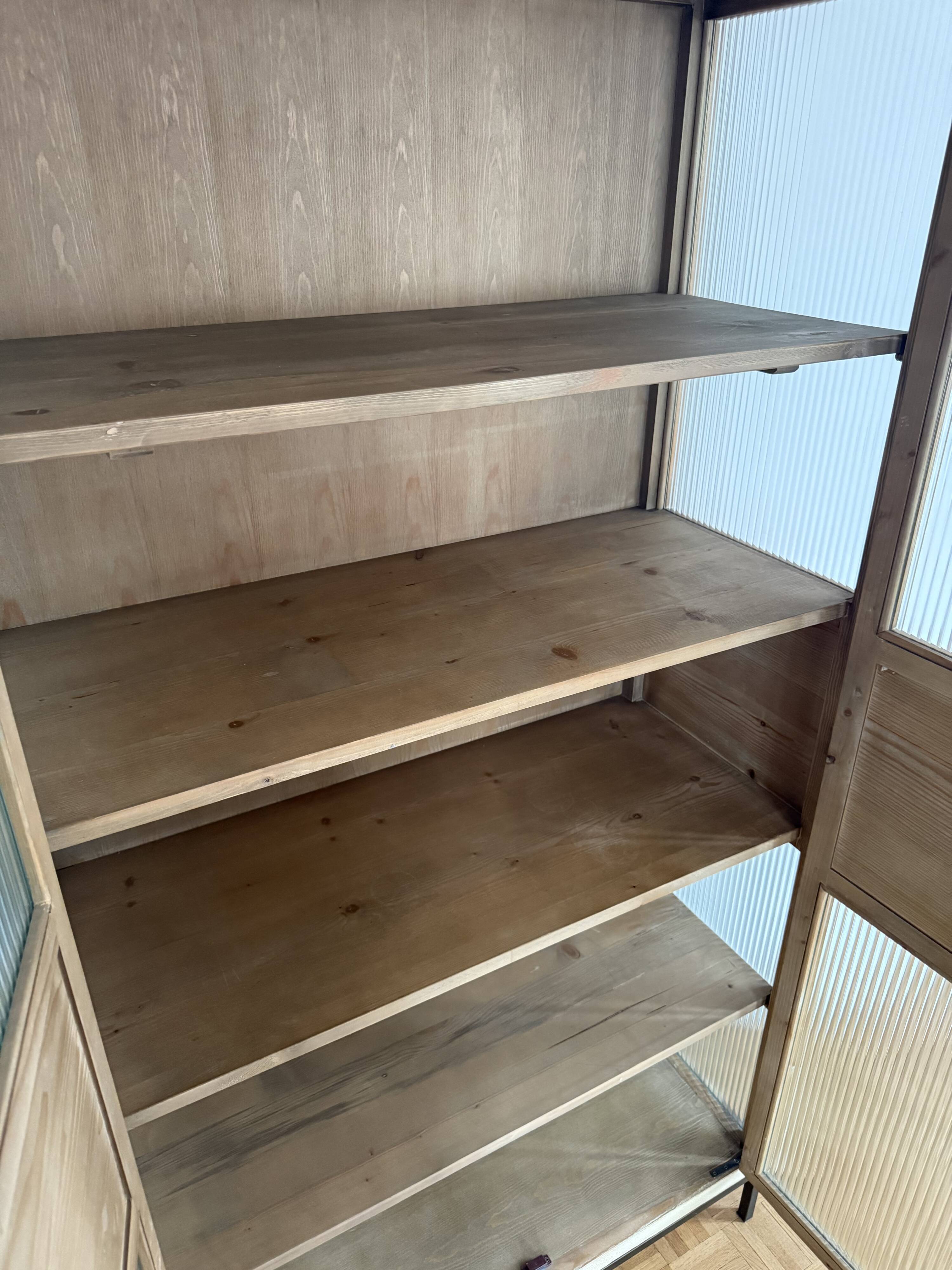 Pine dresser