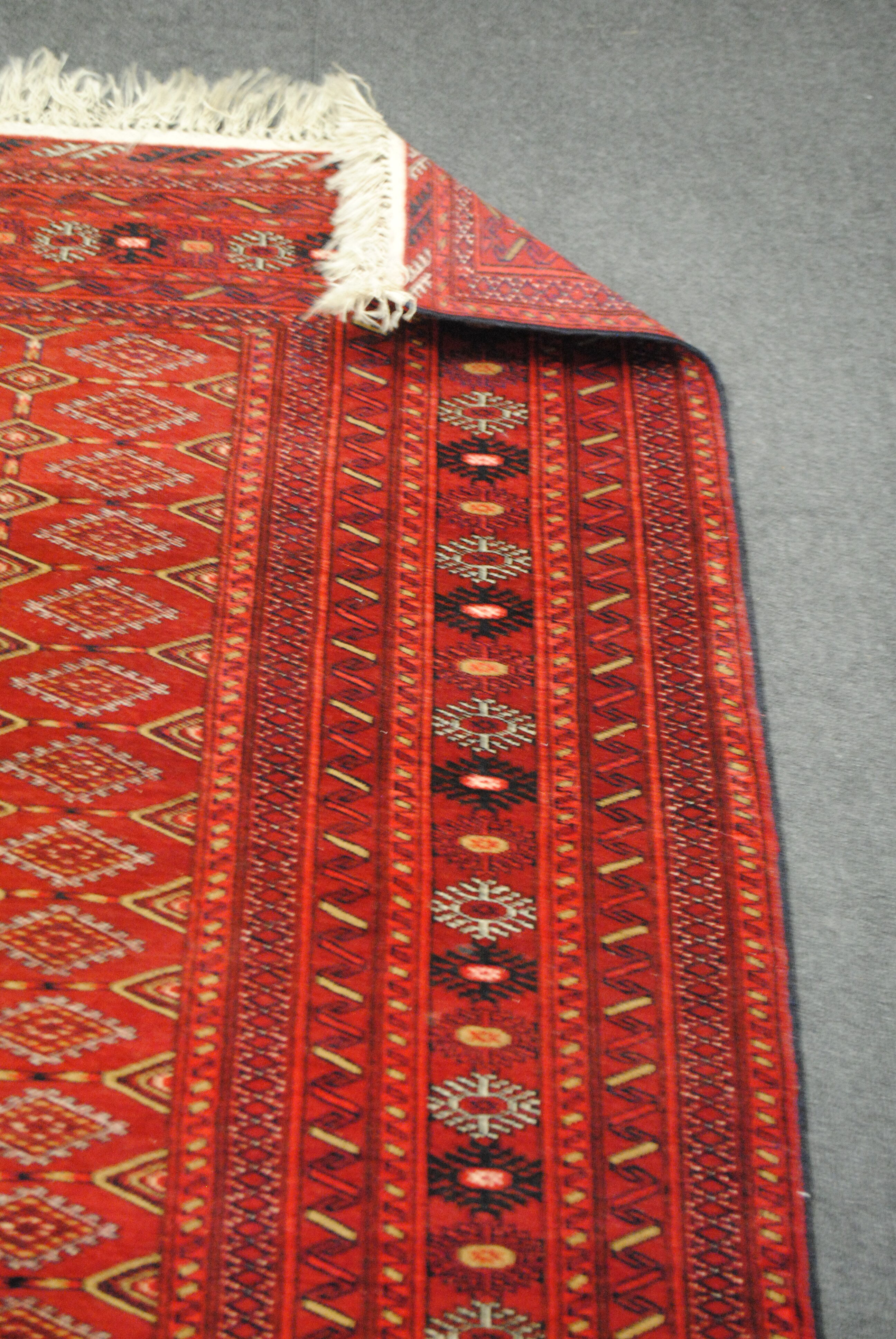Authentic Persian rugs, knotted hand of extreme finesse by the tribe of the torkaman 162x110cm