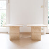 Deux tables d'appoint en travertin