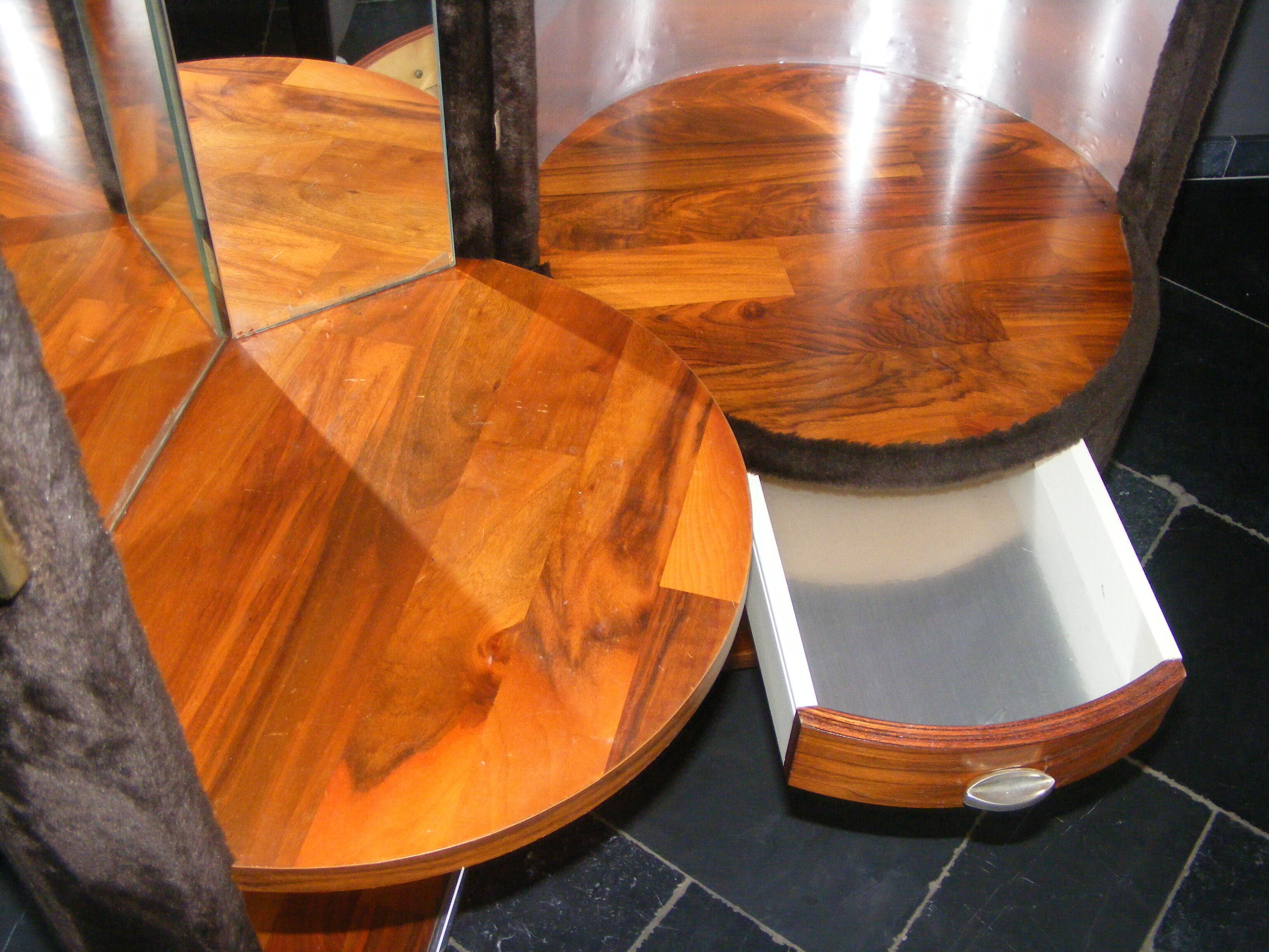 70's moumoutte dressing table, distributed by Roche Bobois