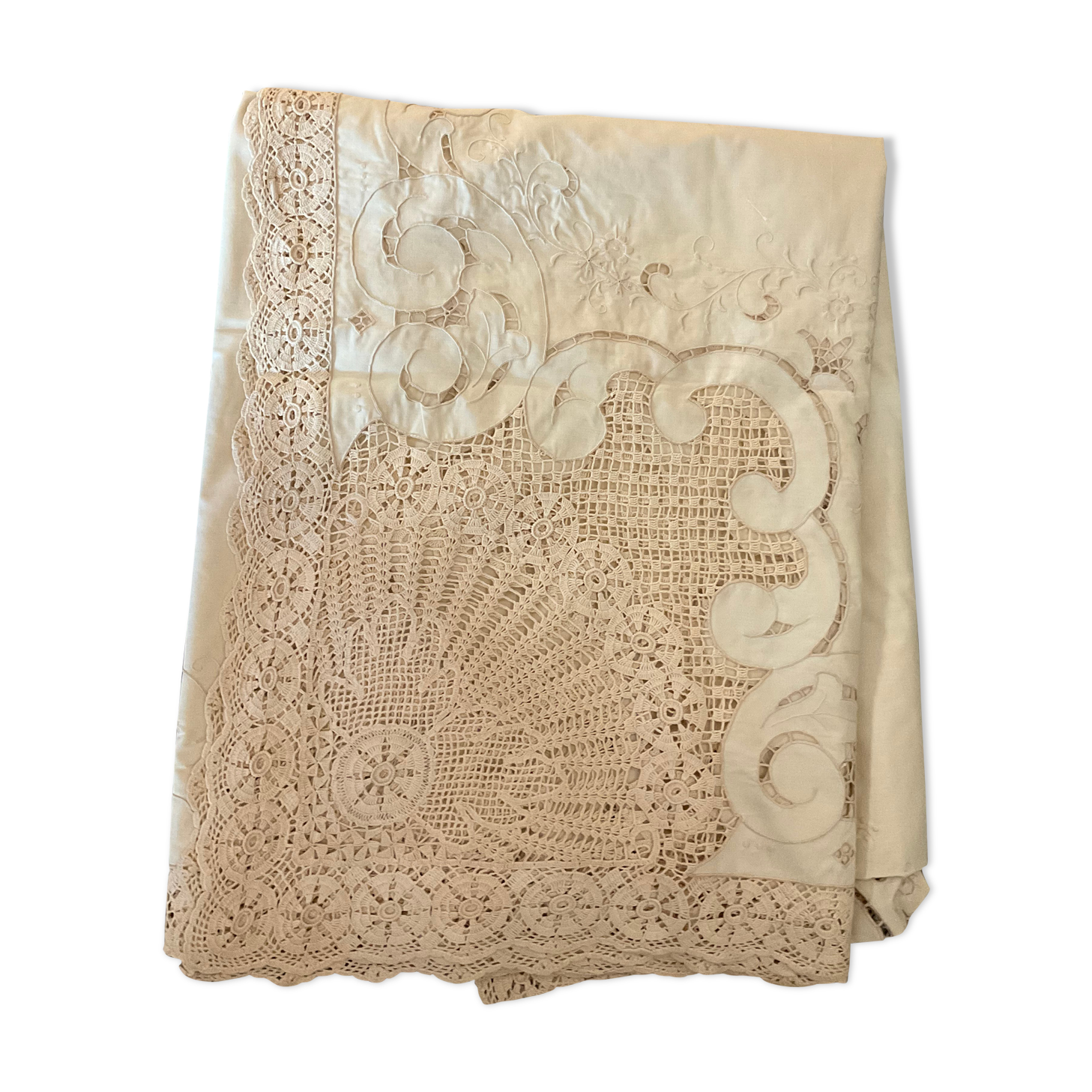 Richelieu embroidery tablecloth and crochet lace .268 x 237