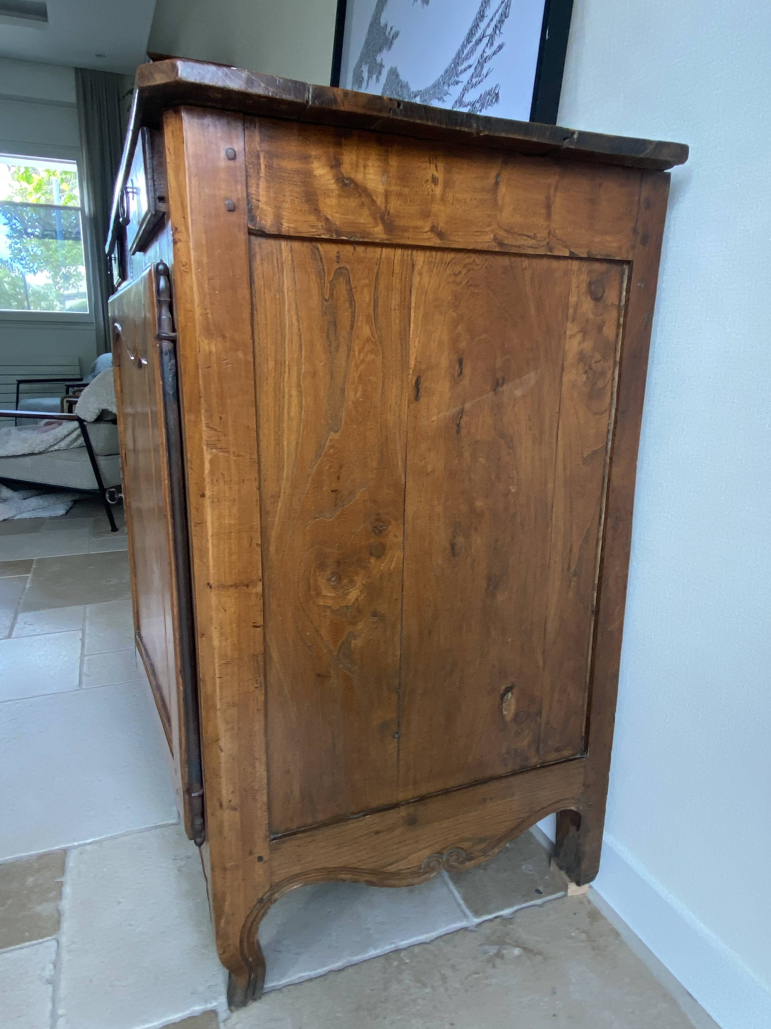 Basque sideboard