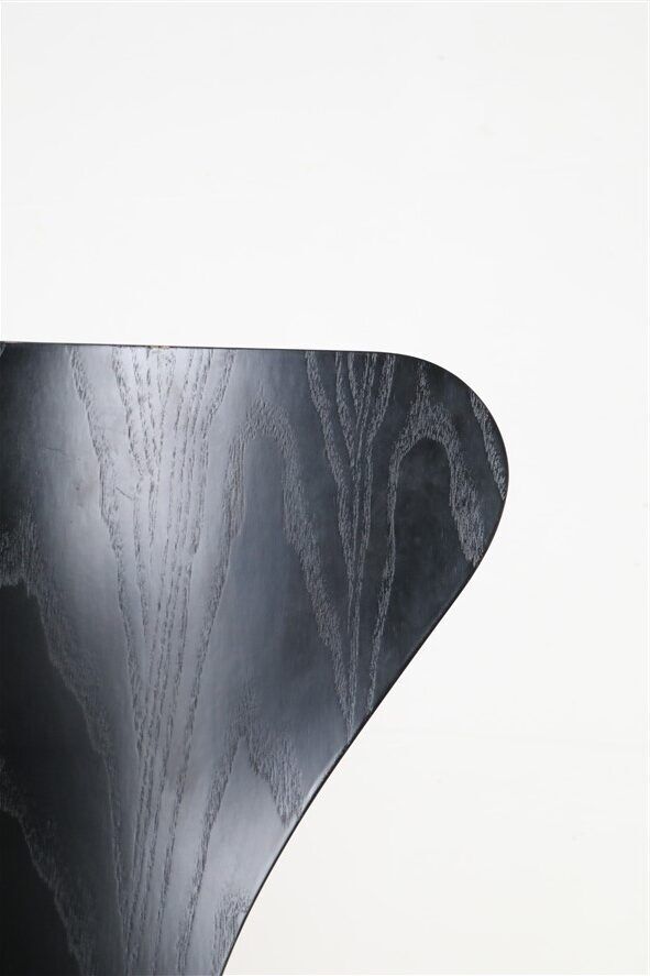 Black "3107" / "Series 7" chair by Arne Jacobsen for Fritz Hansen / Danish mid-century modern design