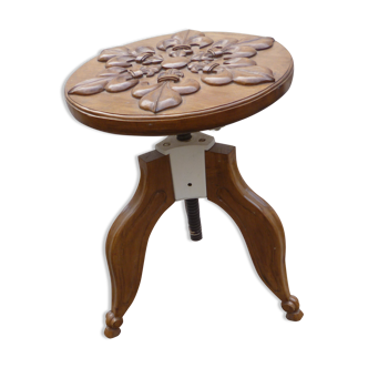 Tabouret de piano a vis en noyer sculpté de fleurs de lys