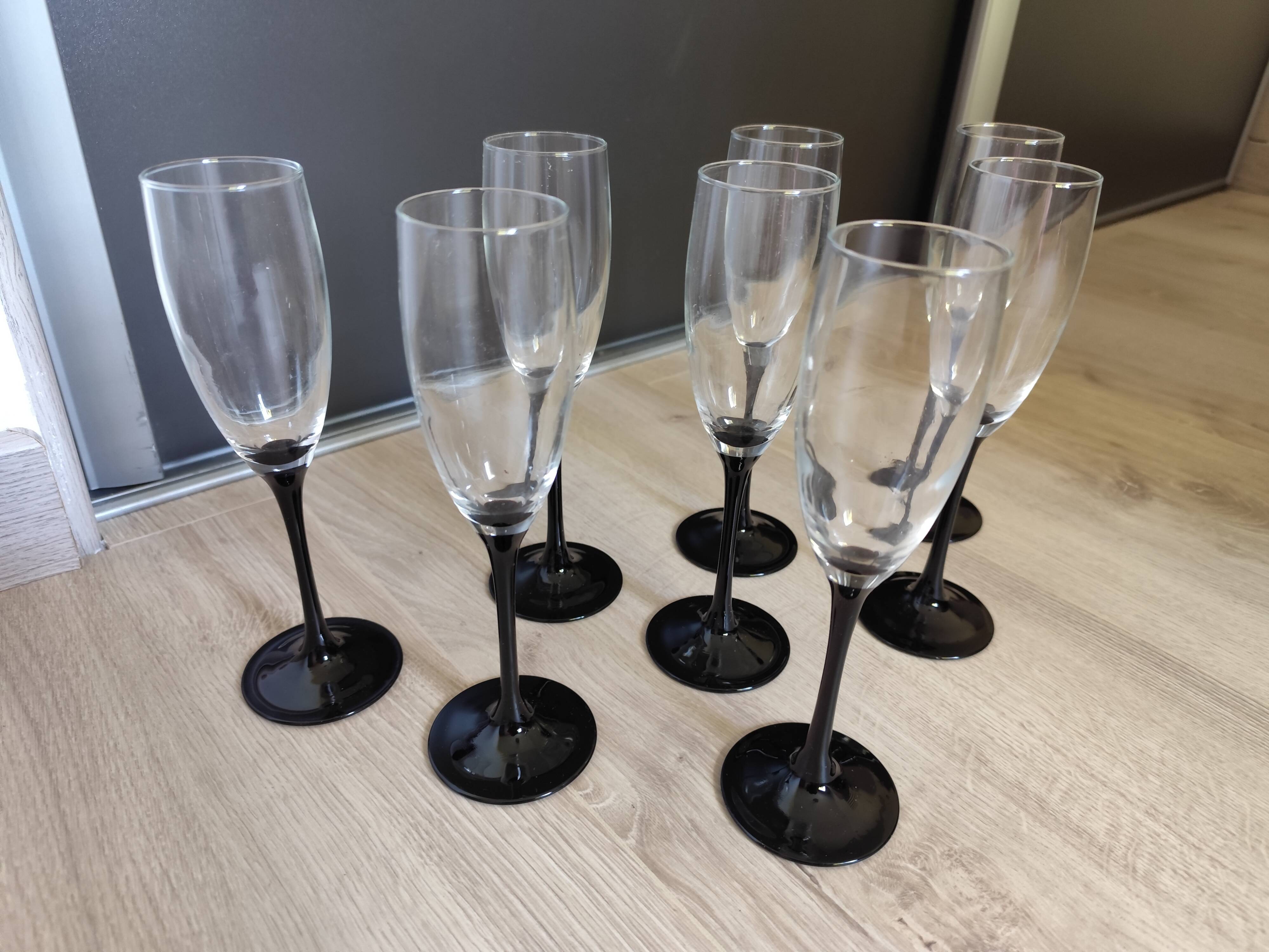 8 Luminarc champagne flutes from the 70s