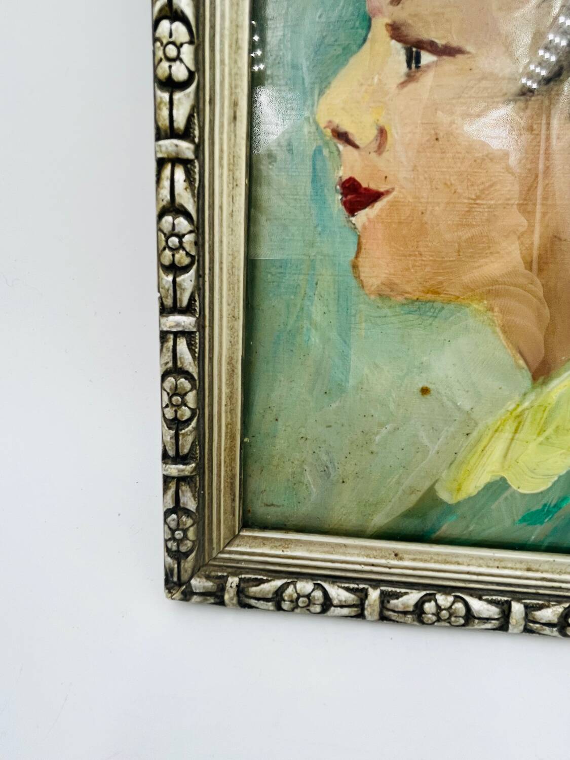 Painting head of a woman signed