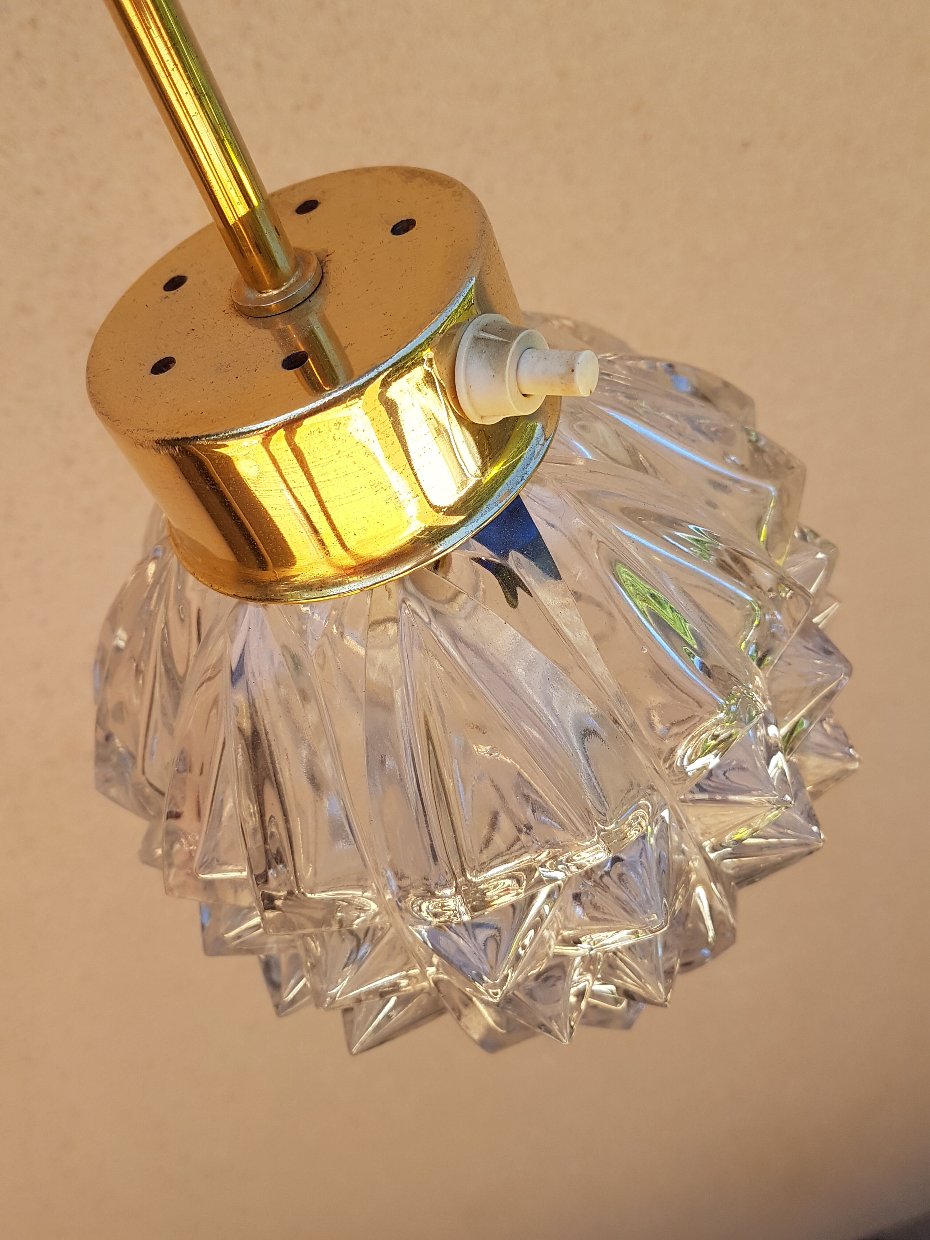 Lampadaire tripode Arlus laiton doré