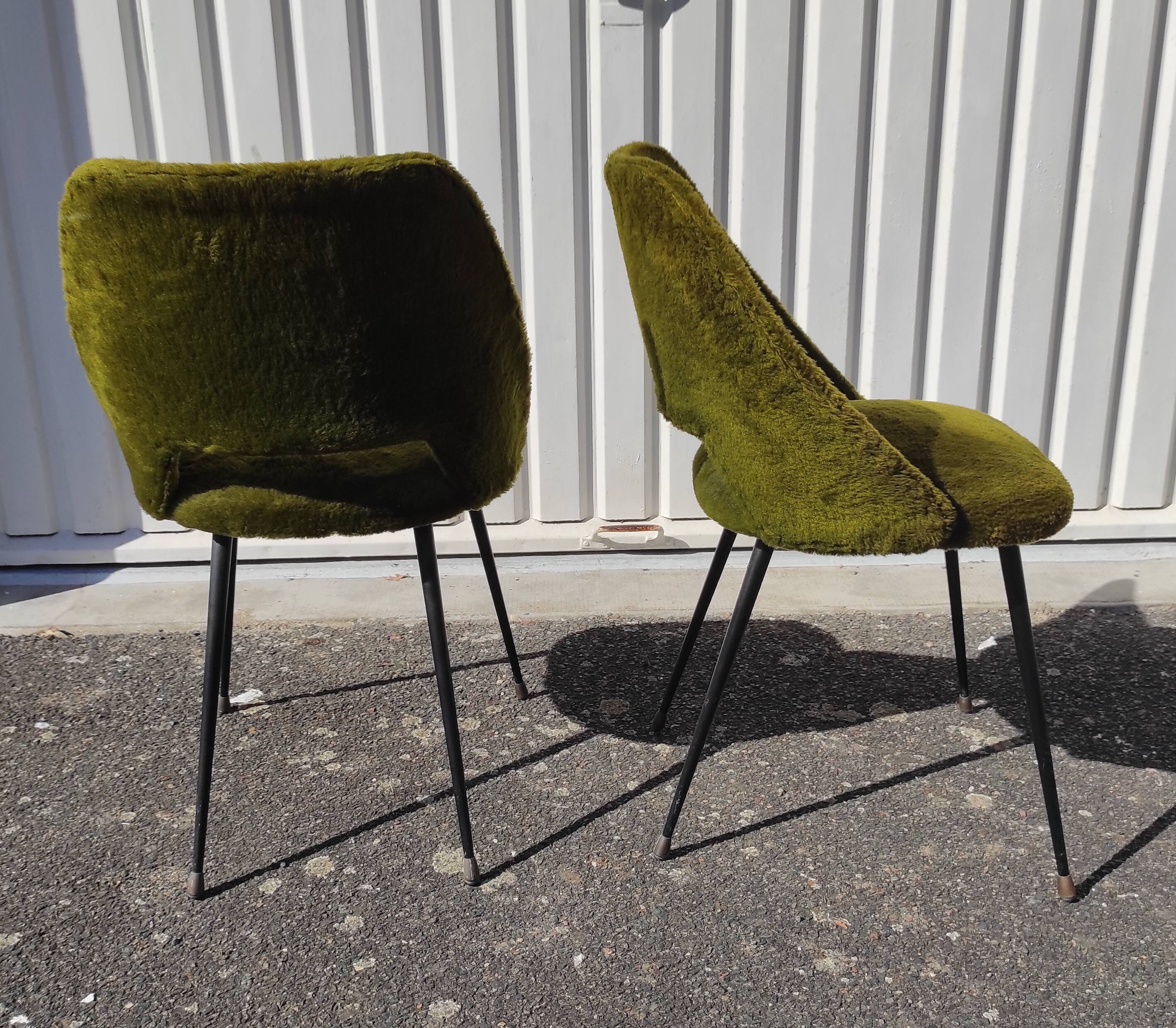 Pair of chairs "barrel" feet compass 60s