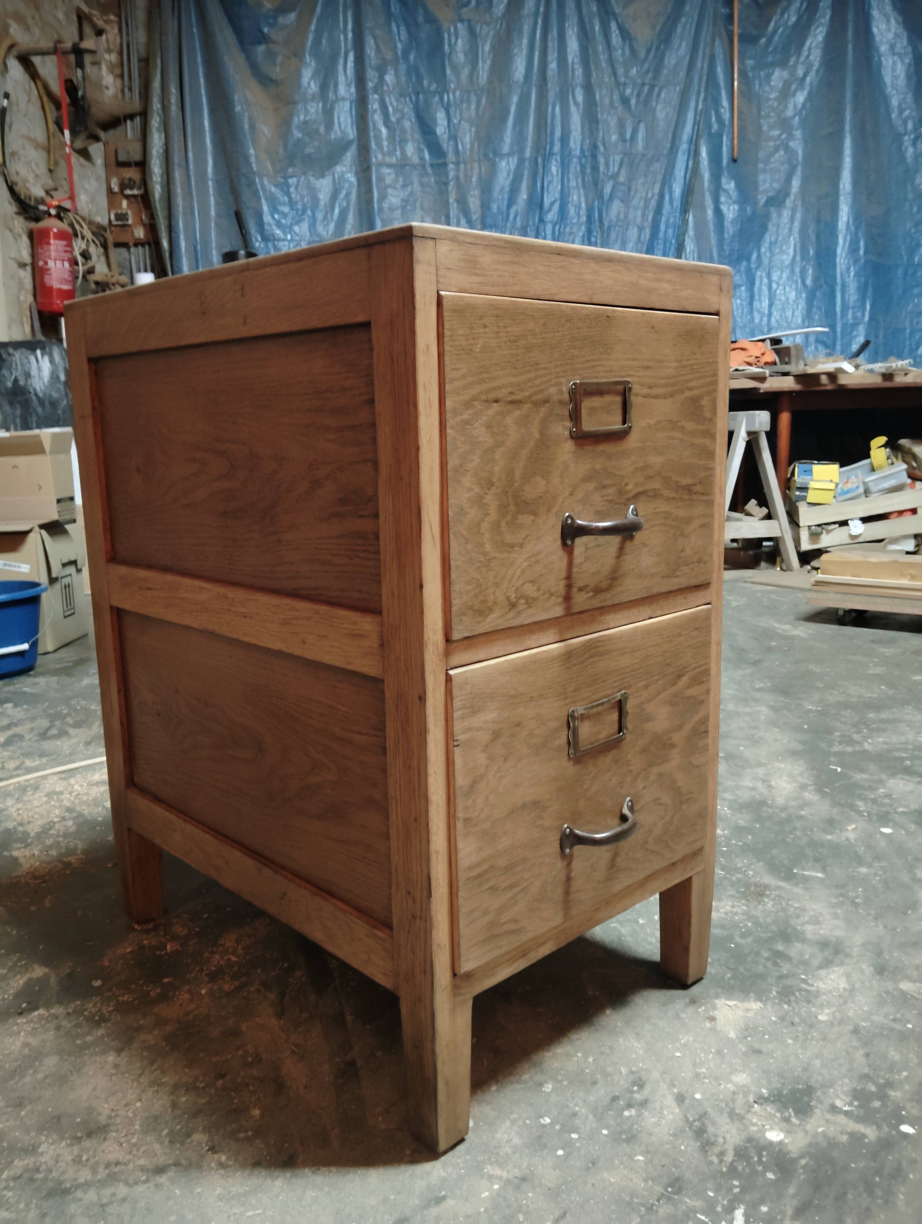 Workbench for freestanding use, lightened