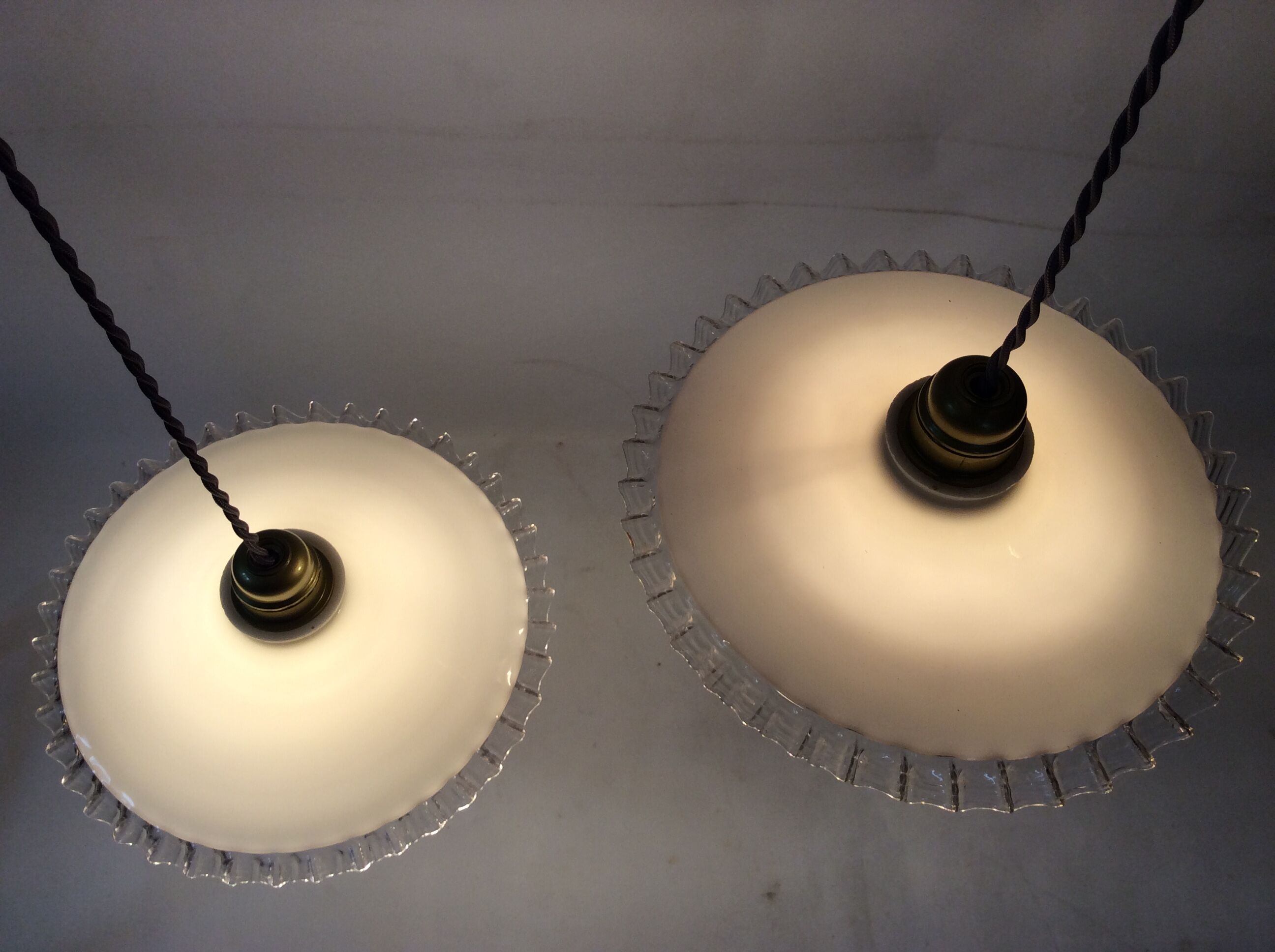 Duo of hanging lamps in opaline