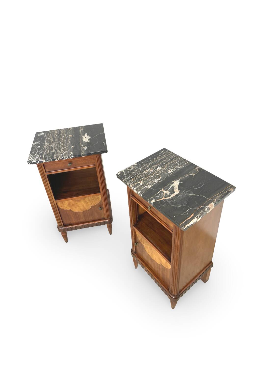 Tables de chevet italiennes en placage d'acajou avec de splendides