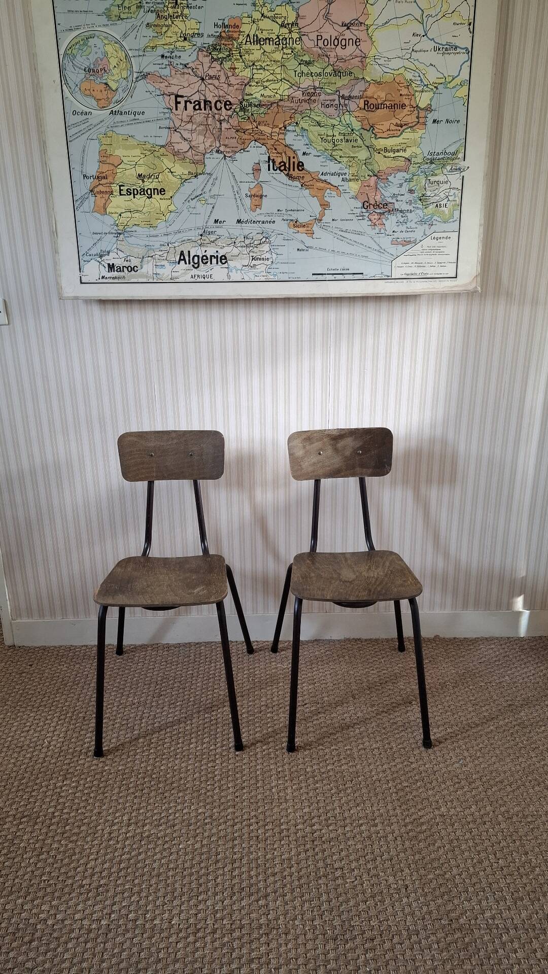 Paires de chaises d'écolier 