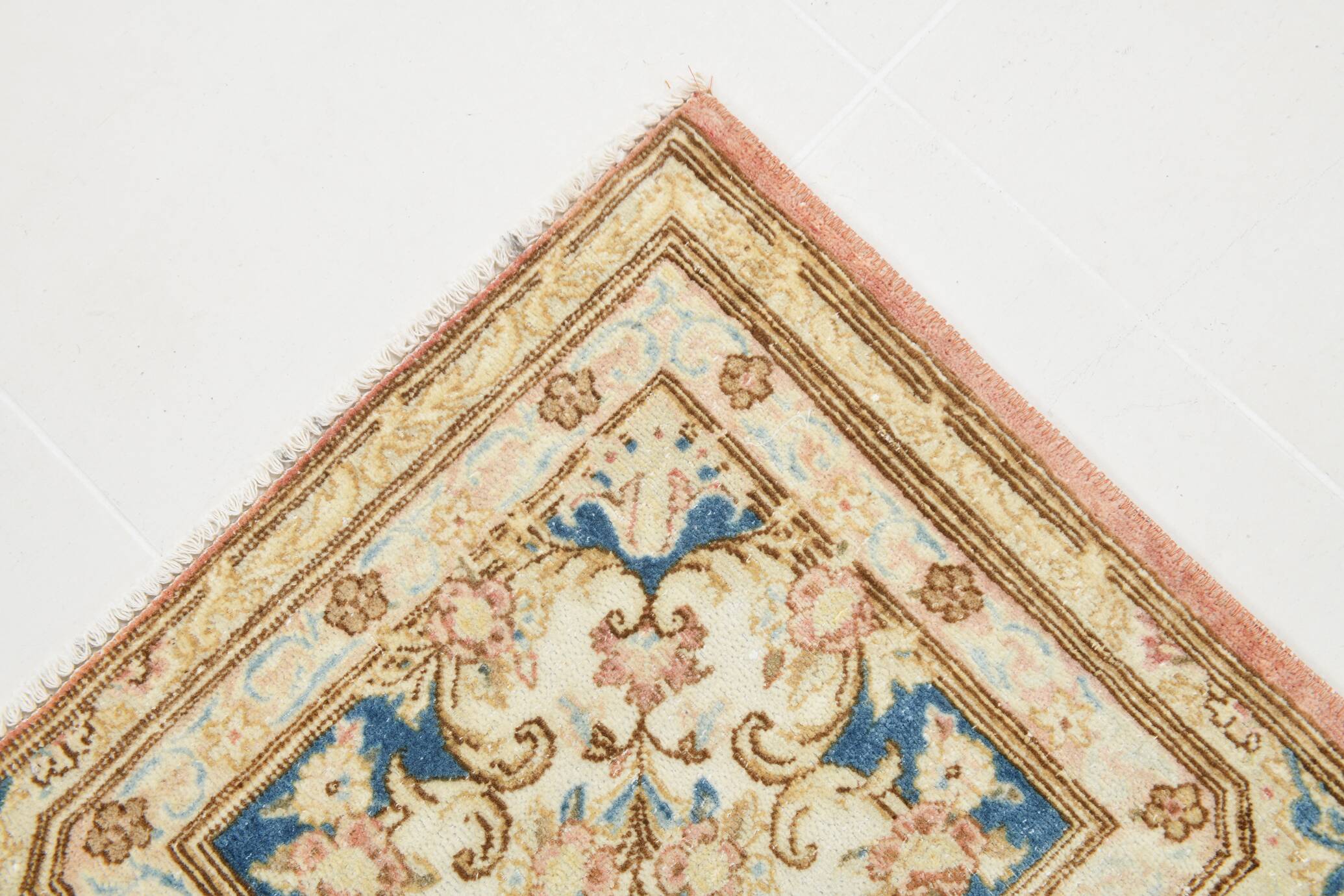 Tapis persan vintage en laine noué main, style classique, motif floral, 300x368.