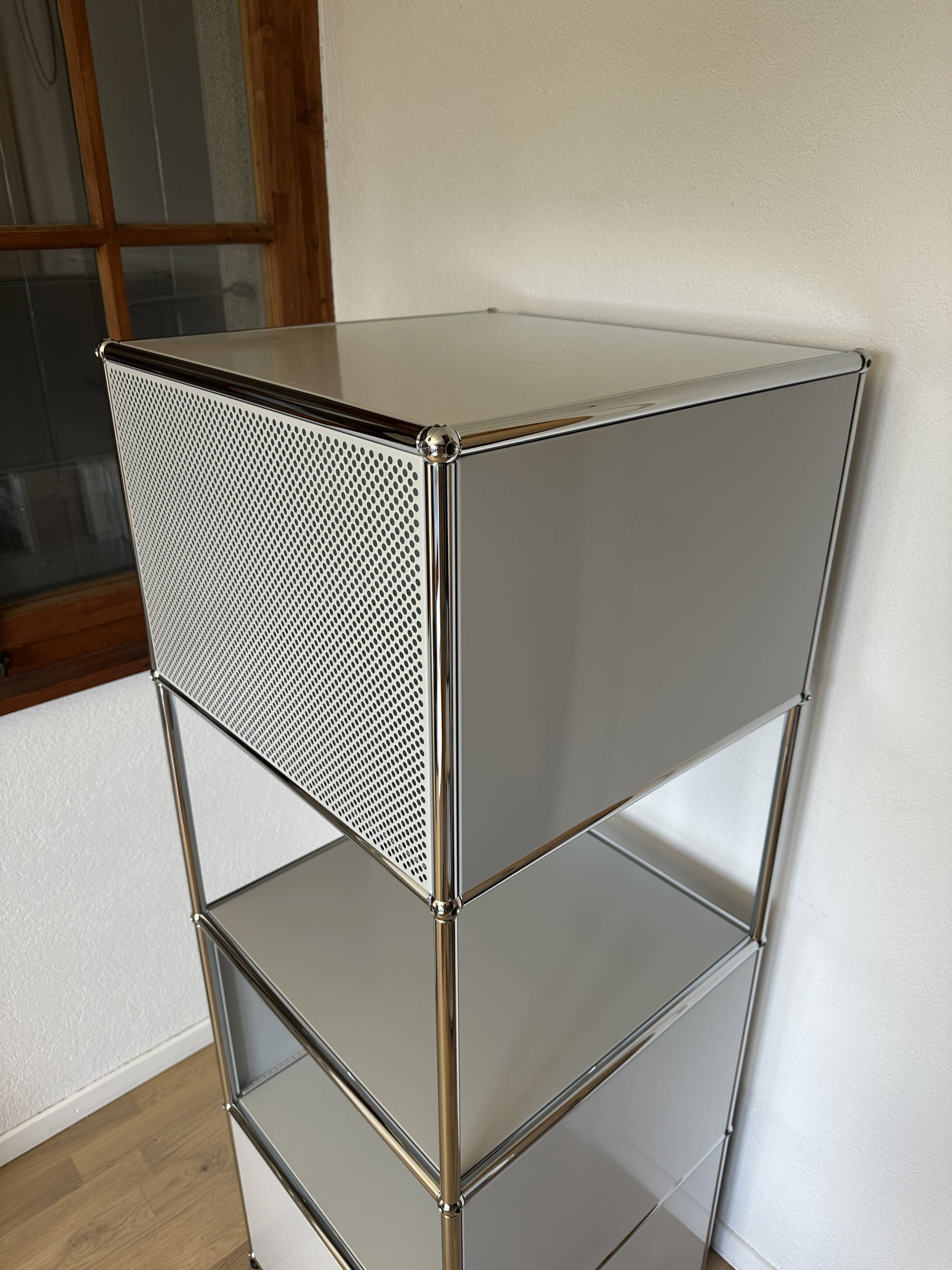USM Haller shelf in light grey