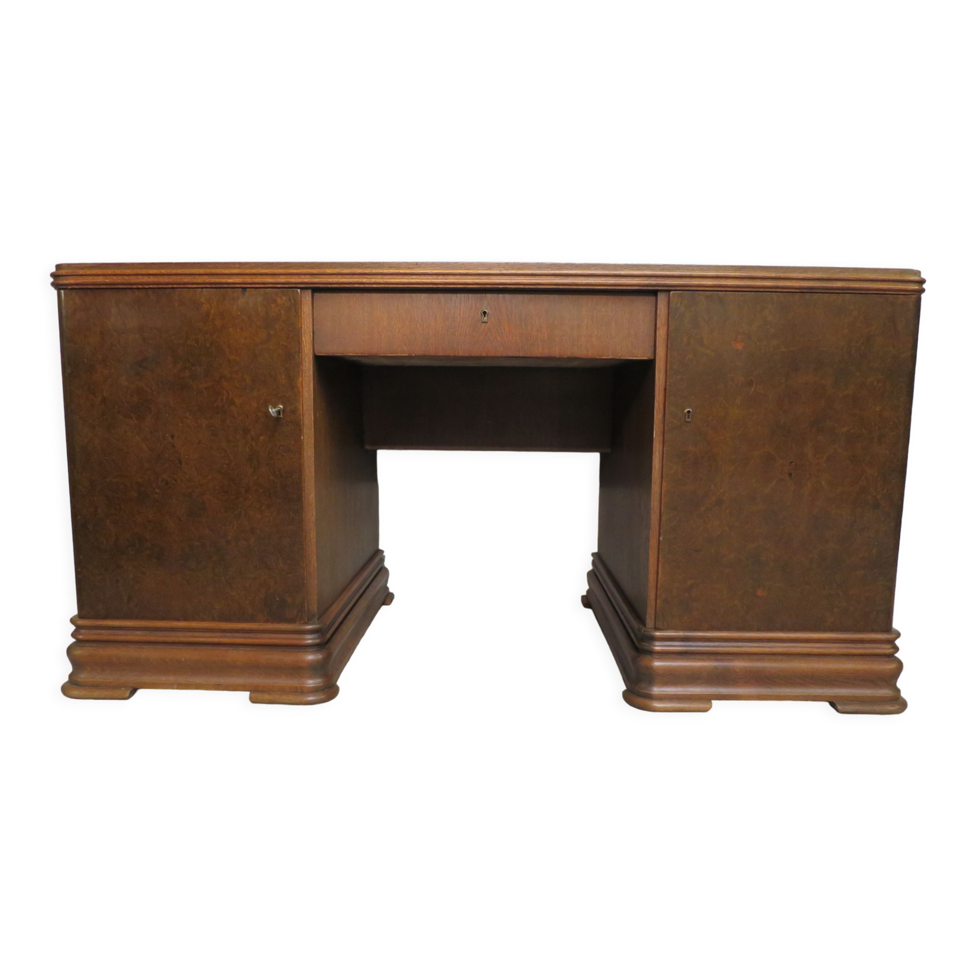 Bureau de milieu en chêne et loupe