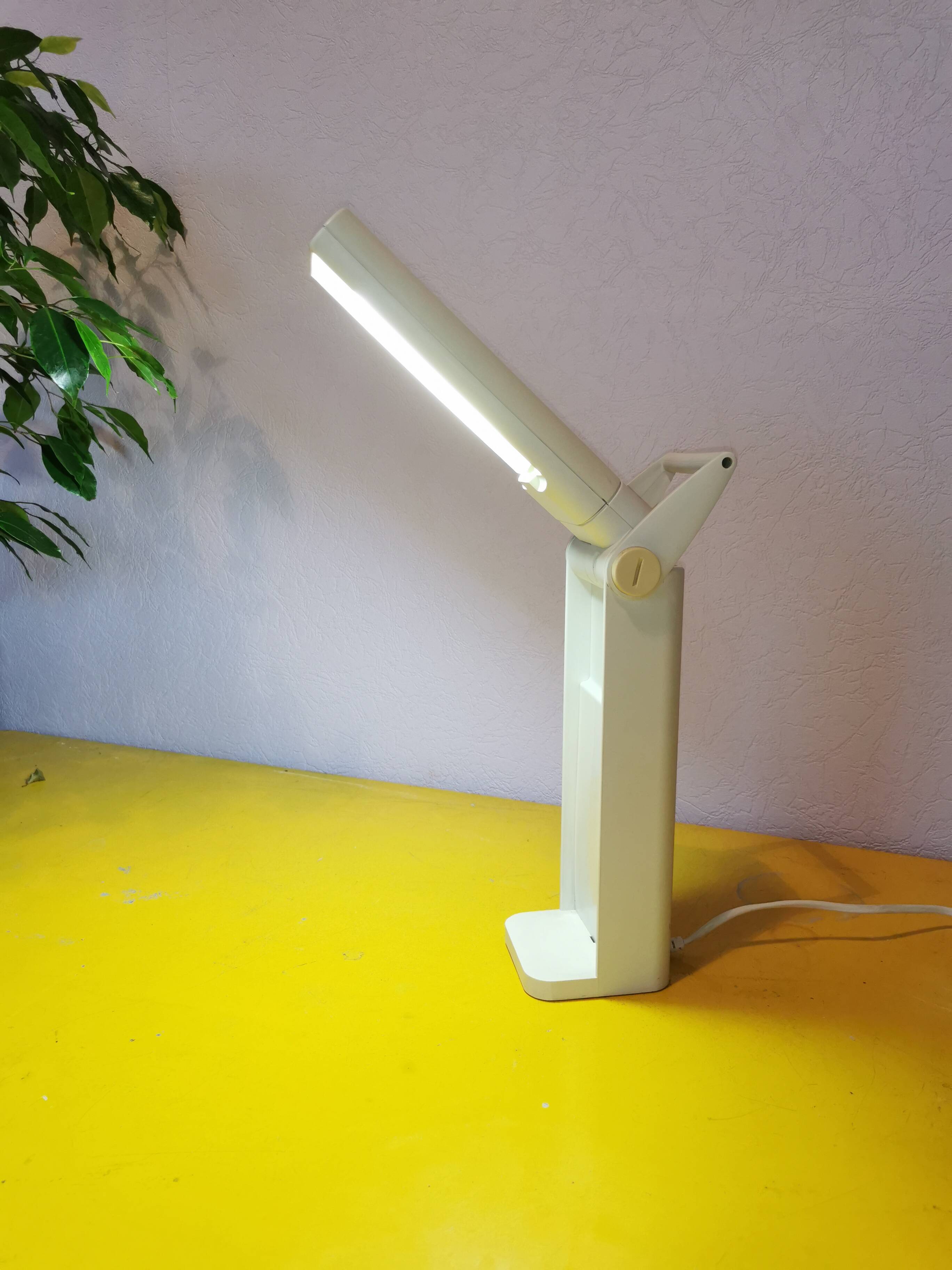 Postmodern foldable lamp, 1980