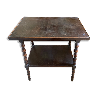 Table en bois foncé