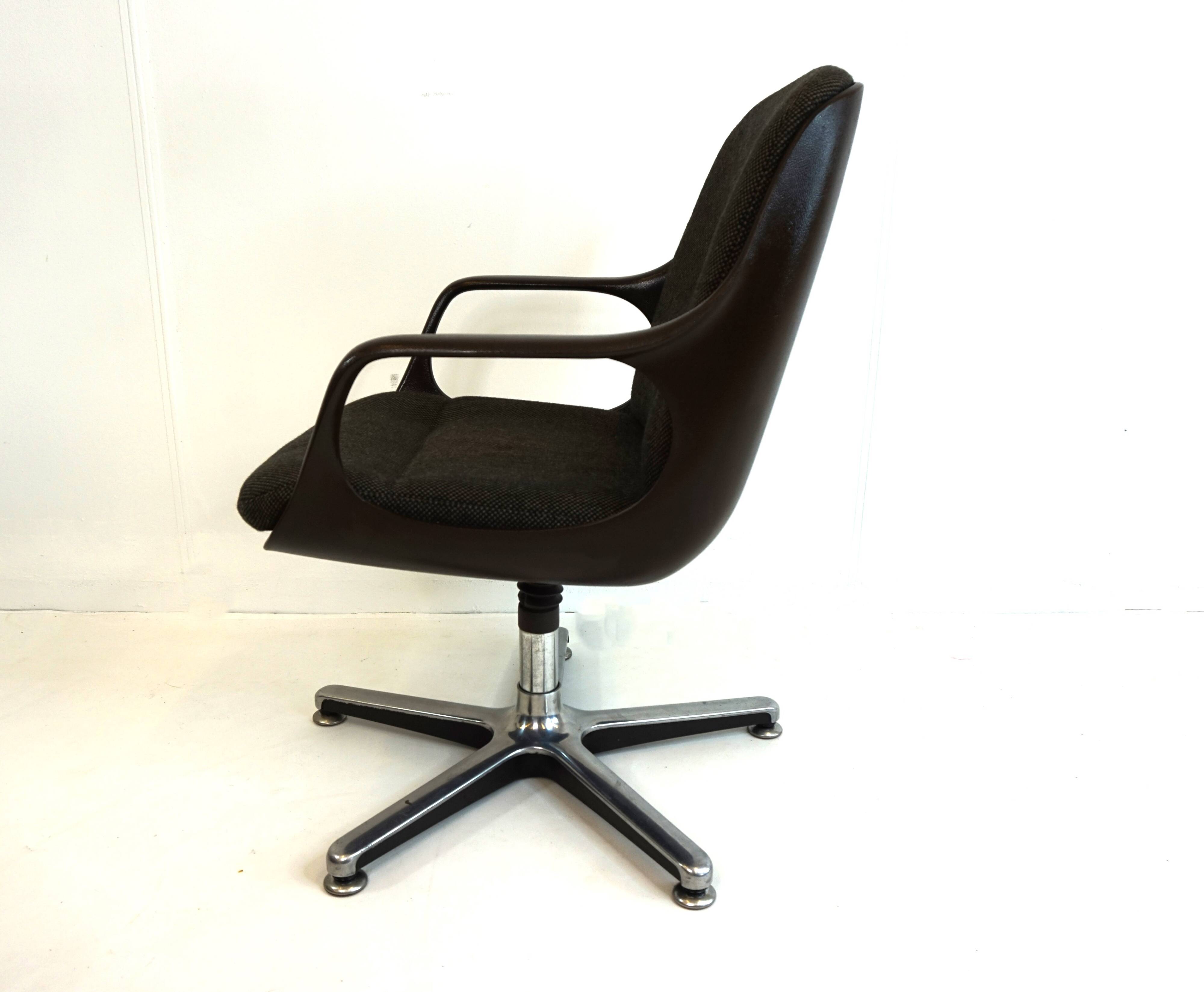 Set of 5 Chromcraft office armchairs