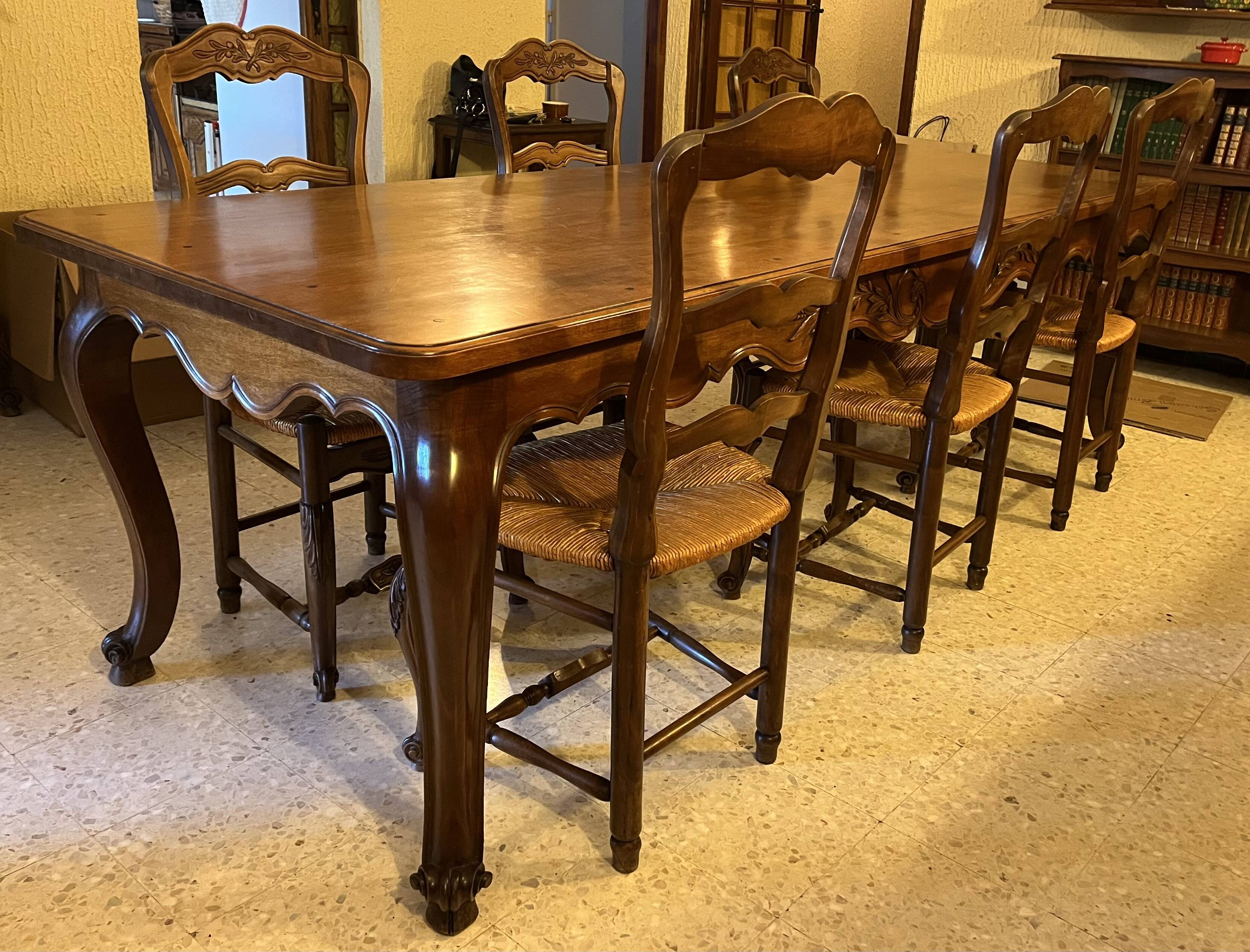 Dining room table and 6 chairs
