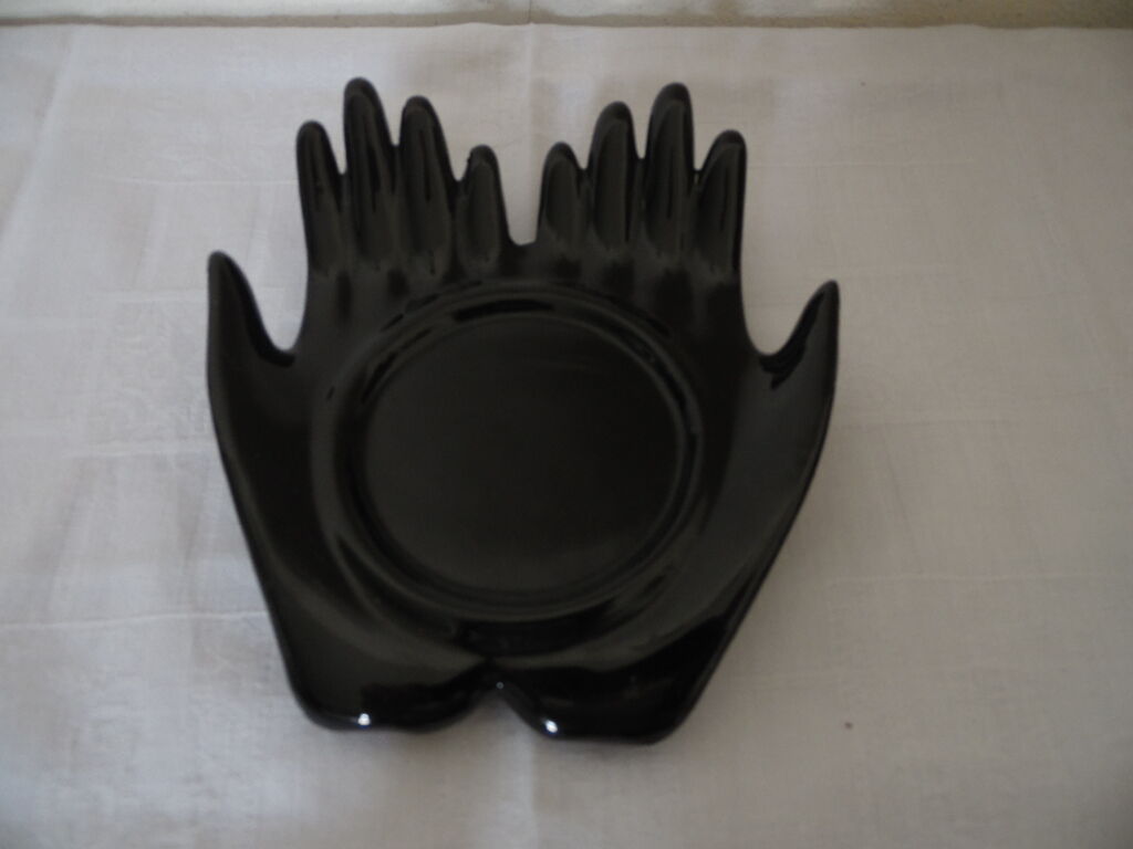 Trinket bowl hands clasped