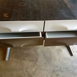 Commode double face à corps quadrangulaire de Raymond Loewy