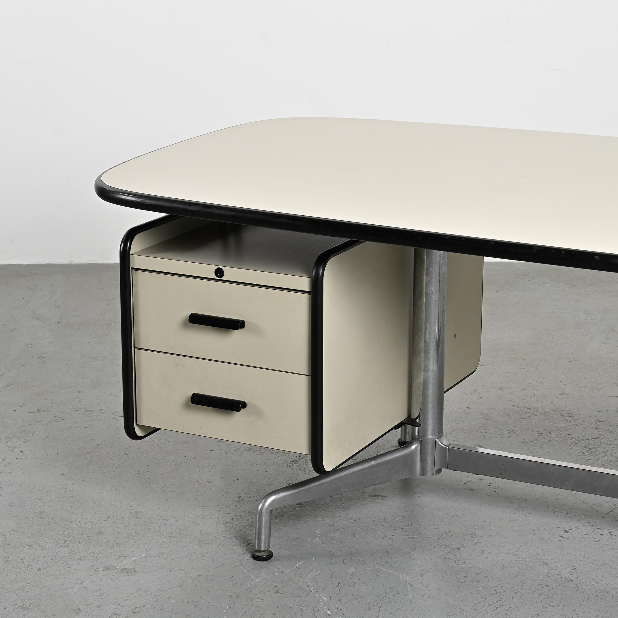 Desk by Giancarlo Piretti for Castelli, Italy, circa 1970.